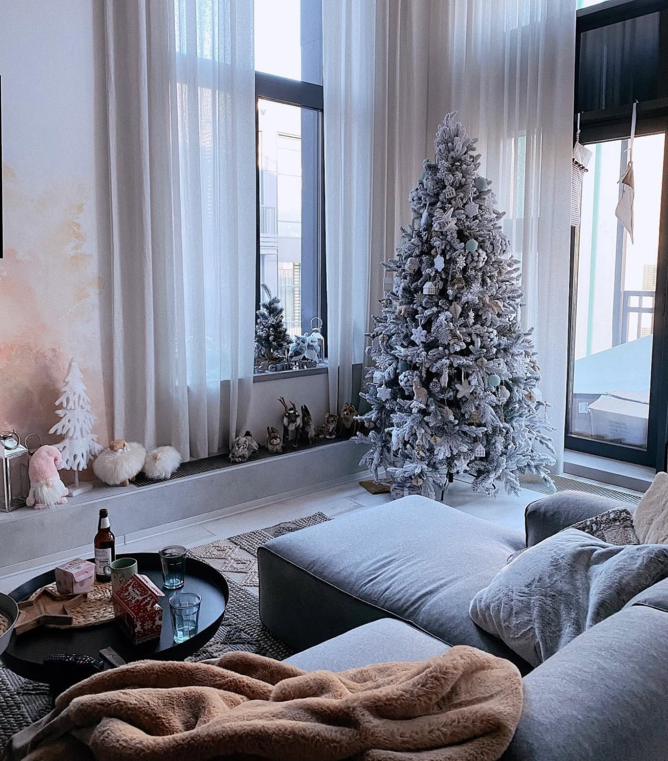 30 Apartment Christmas Decor Ideas to Make Small Spaces Cozy and ...