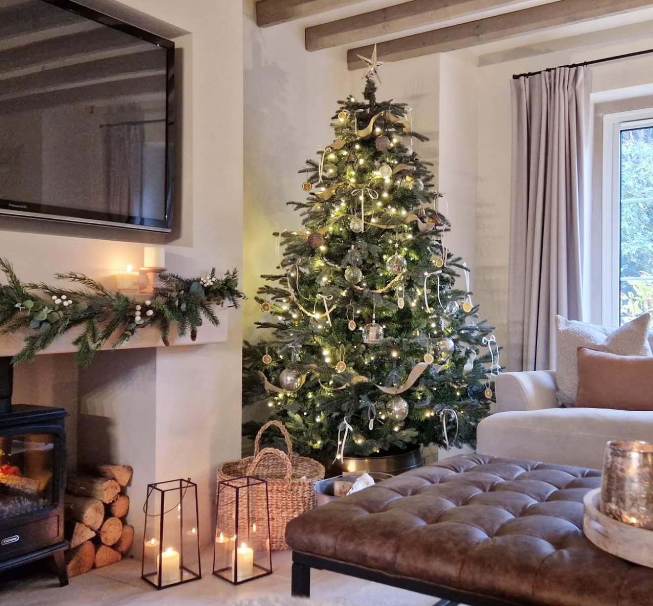 35 Rustic Christmas Decor Ideas to Create a Cozy Farmhouse Holiday ...