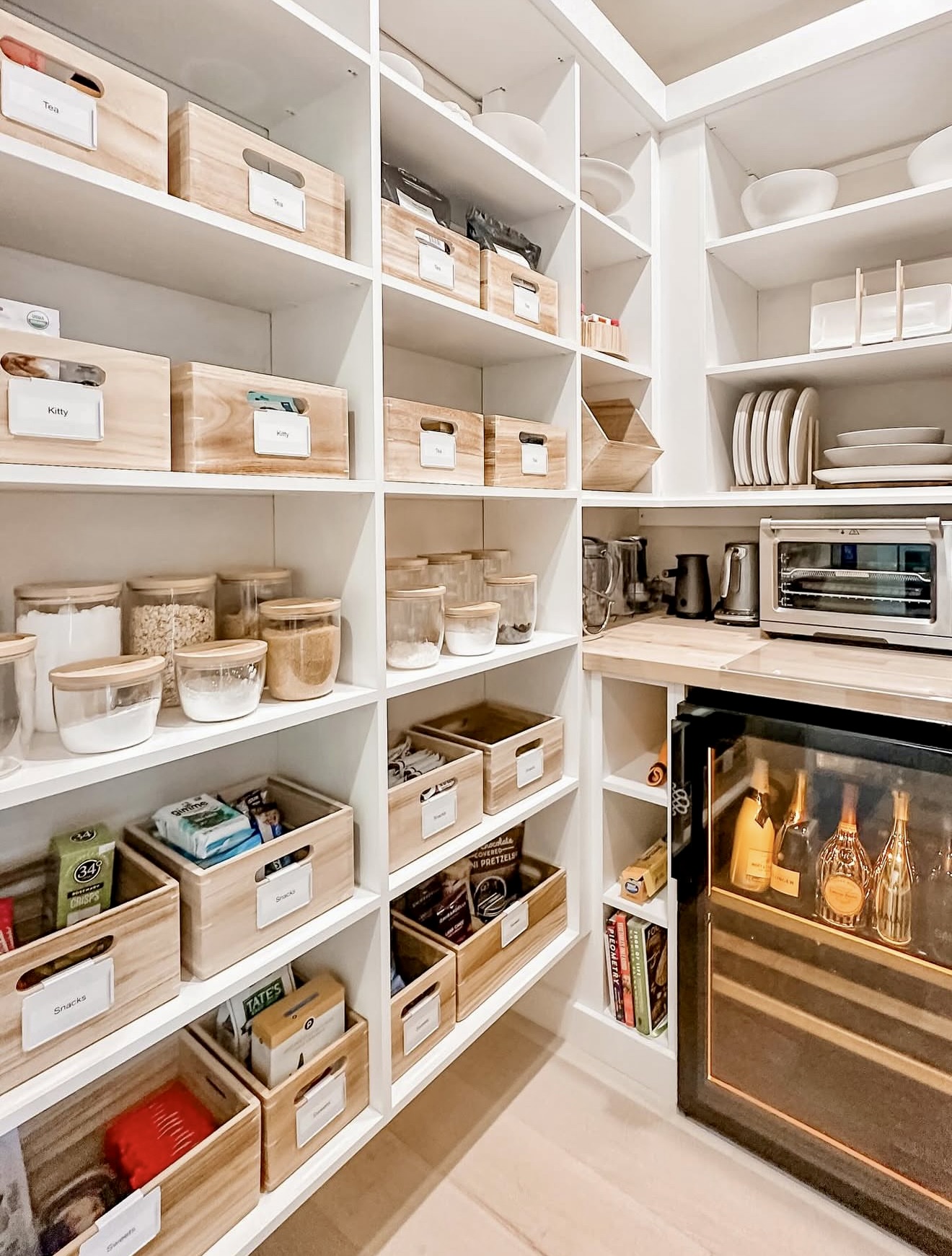 35 Pantry Organization 2026 Ideas For A Stylish, Functional, Modern ... - Modern Apartment Pantry Organization