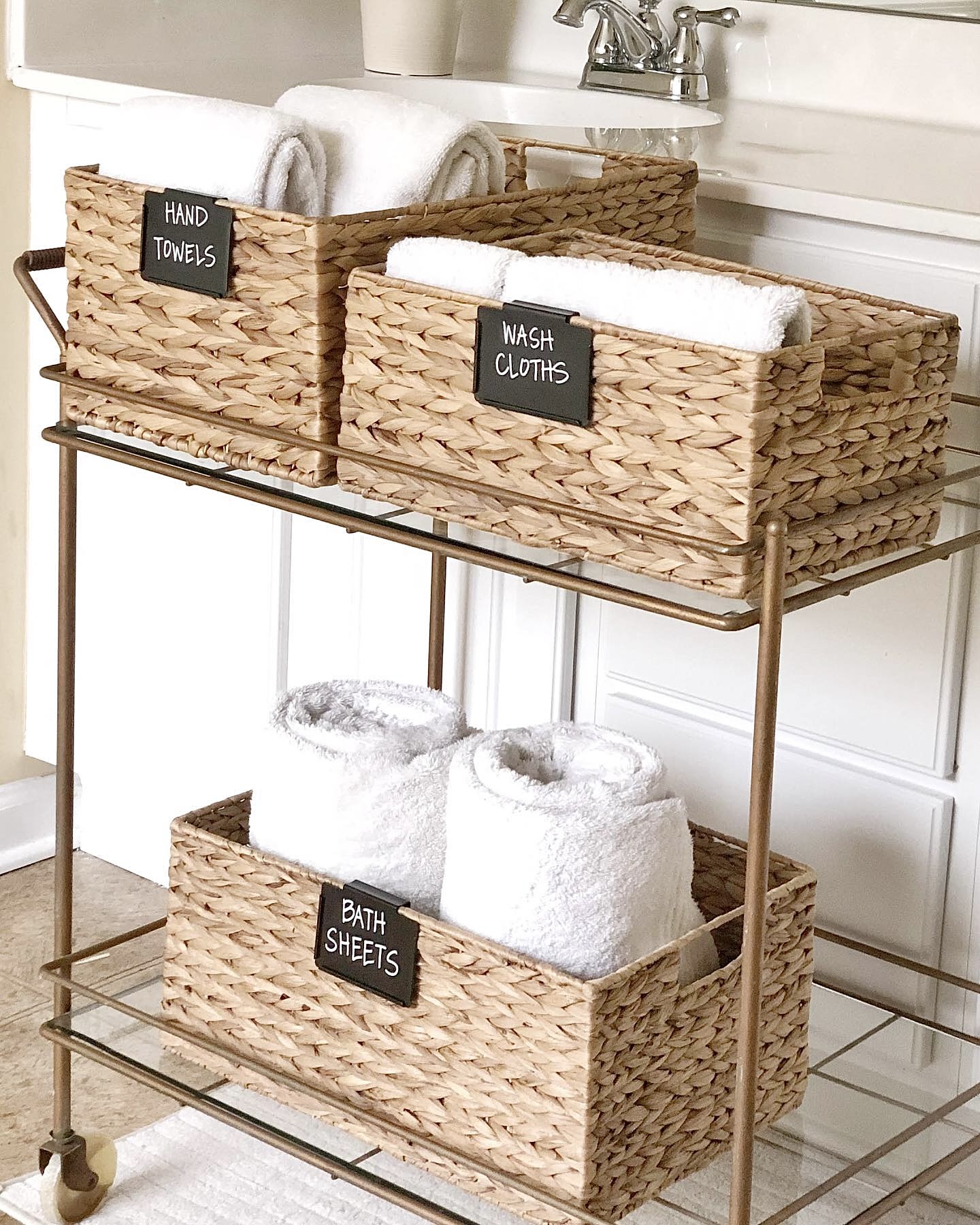 27 Chic Bathroom Linen Closet Organization Ideas for 2025 Homes ...