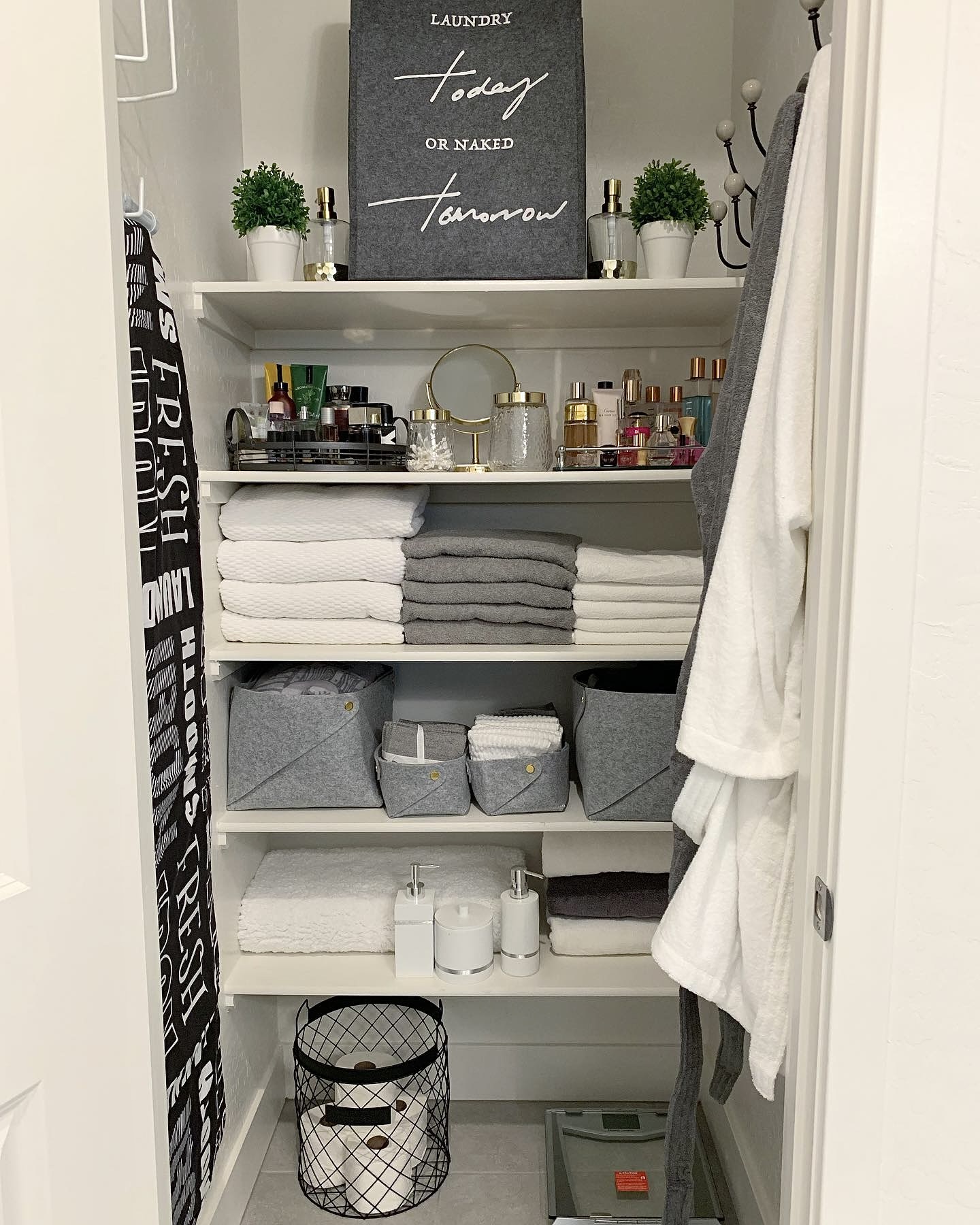 Top 29 Large Linen Closet Organization Strategies for Modern Homes ...