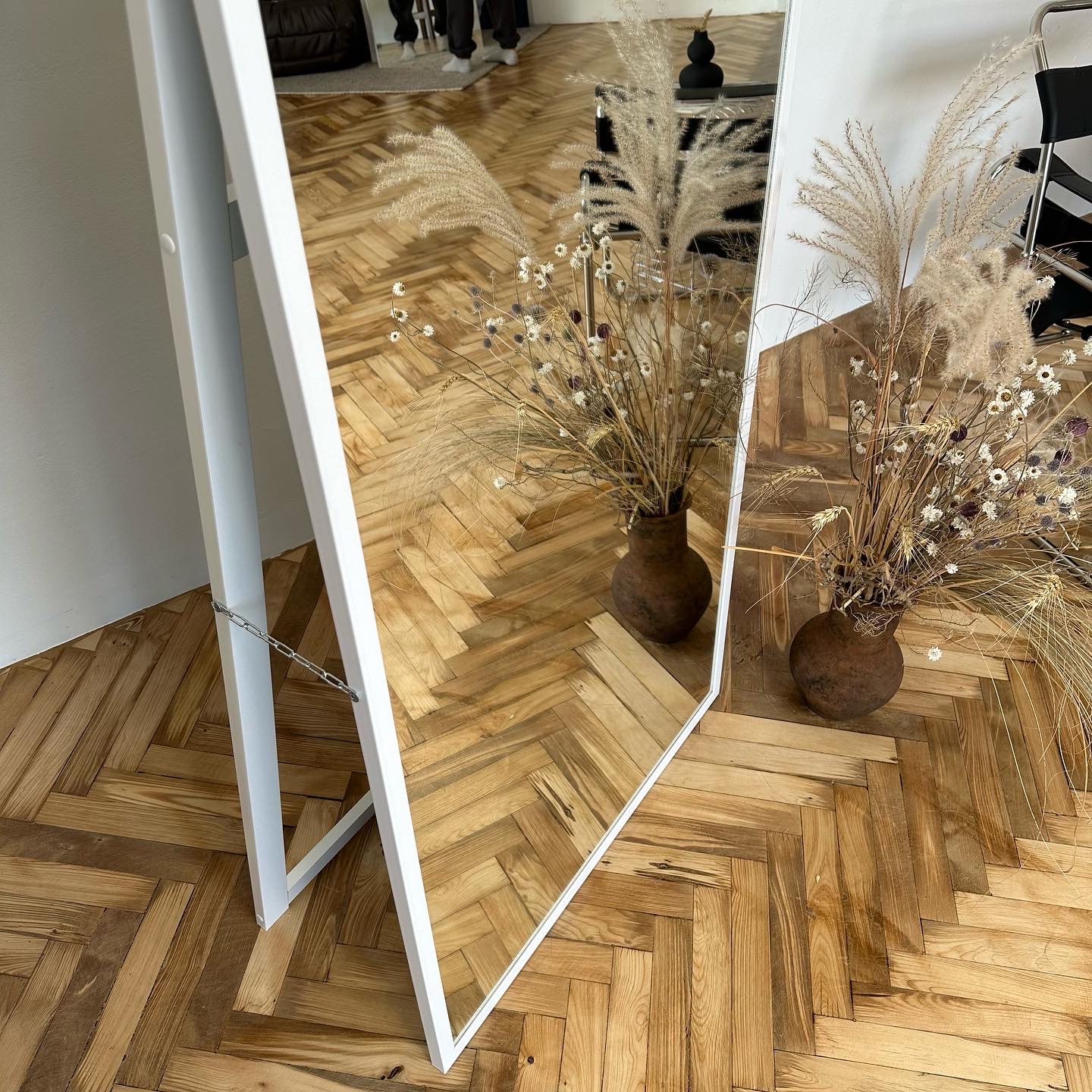35 Trending Standing Mirror Decorating Ideas for Modern Homes - placeideal.com