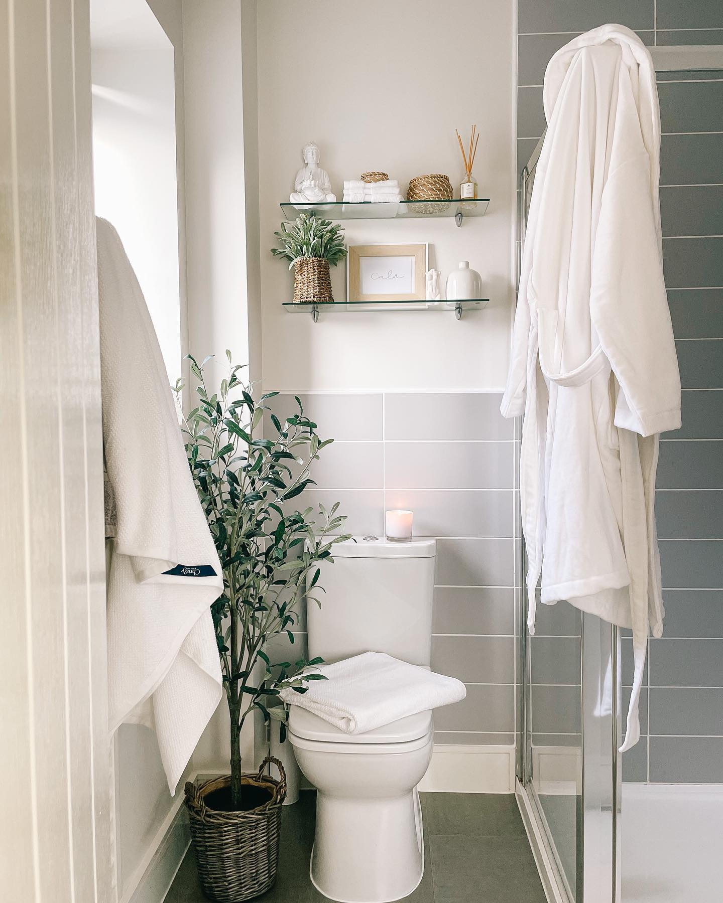 34 Small Bathroom Organization Ideas to Maximize Your Space