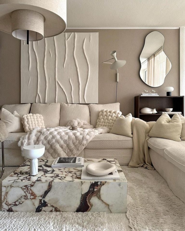 Reflecting Style: Mastering the Art of Decorating with Mirrors in Your