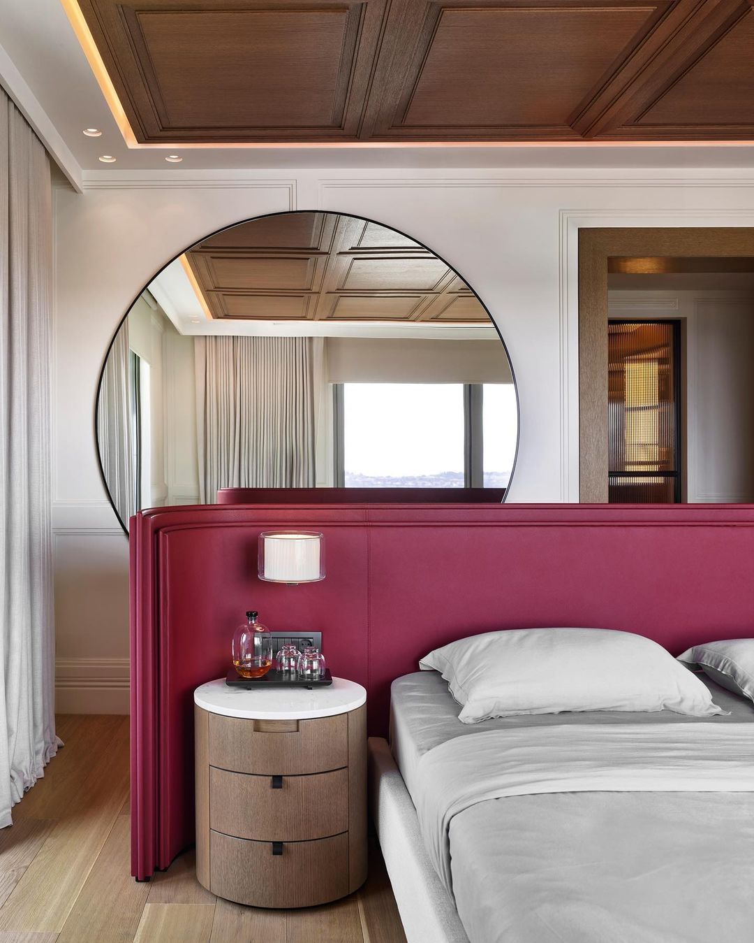 27 Innovative Bedroom Mirror Designs for 2025: Elevate Your Decor ...