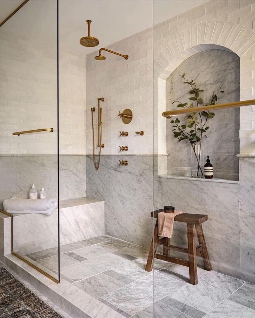 30 Bathroom Organization Ideas for Stylish & Clutter-Free Spaces ... - Modern Penthouse Bathroom Organization Ideas