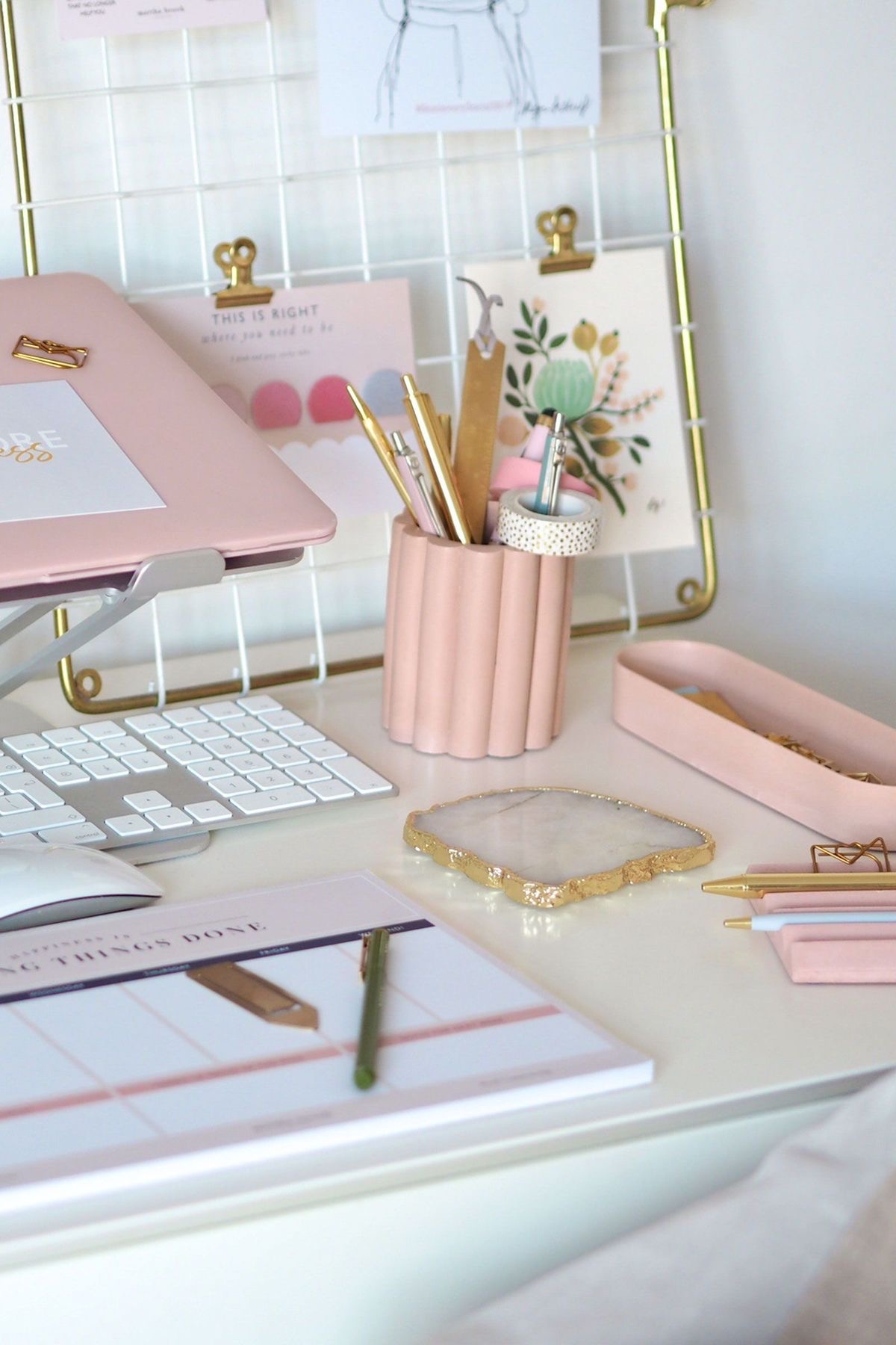 36 MustHave Desk Accessories Elevate Your Workspace Aesthetics