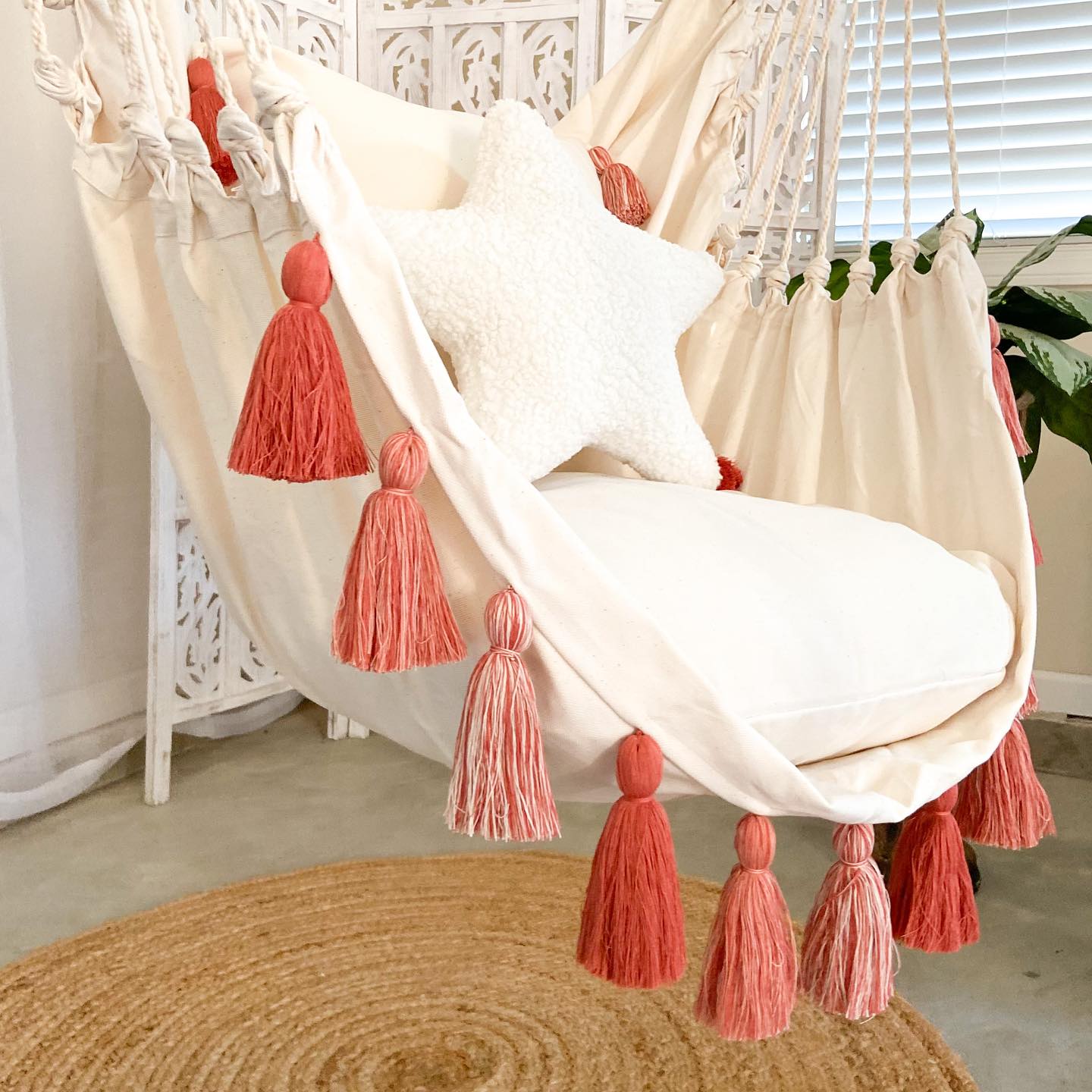 Discover 38 Hanging Chair Designs for 2025 Stylish Comfort in Every