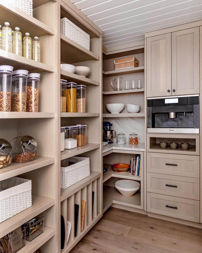 Top 36 Walk-In Pantry Ideas for Maximized Storage & Style | Home Design ...