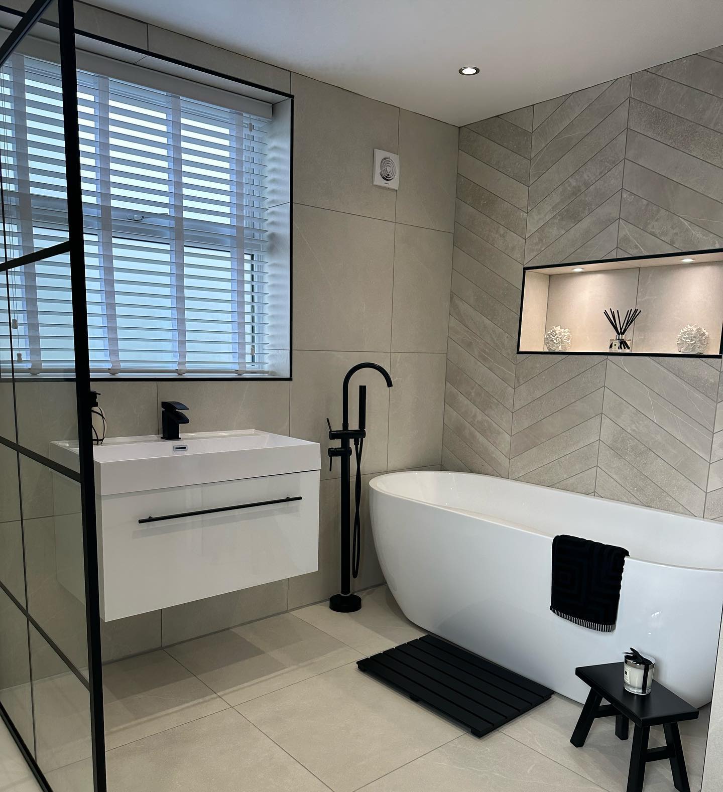 28 Bathroom Tub Ideas: Transform Your Space with Elegance & Comfort - placeideal.com