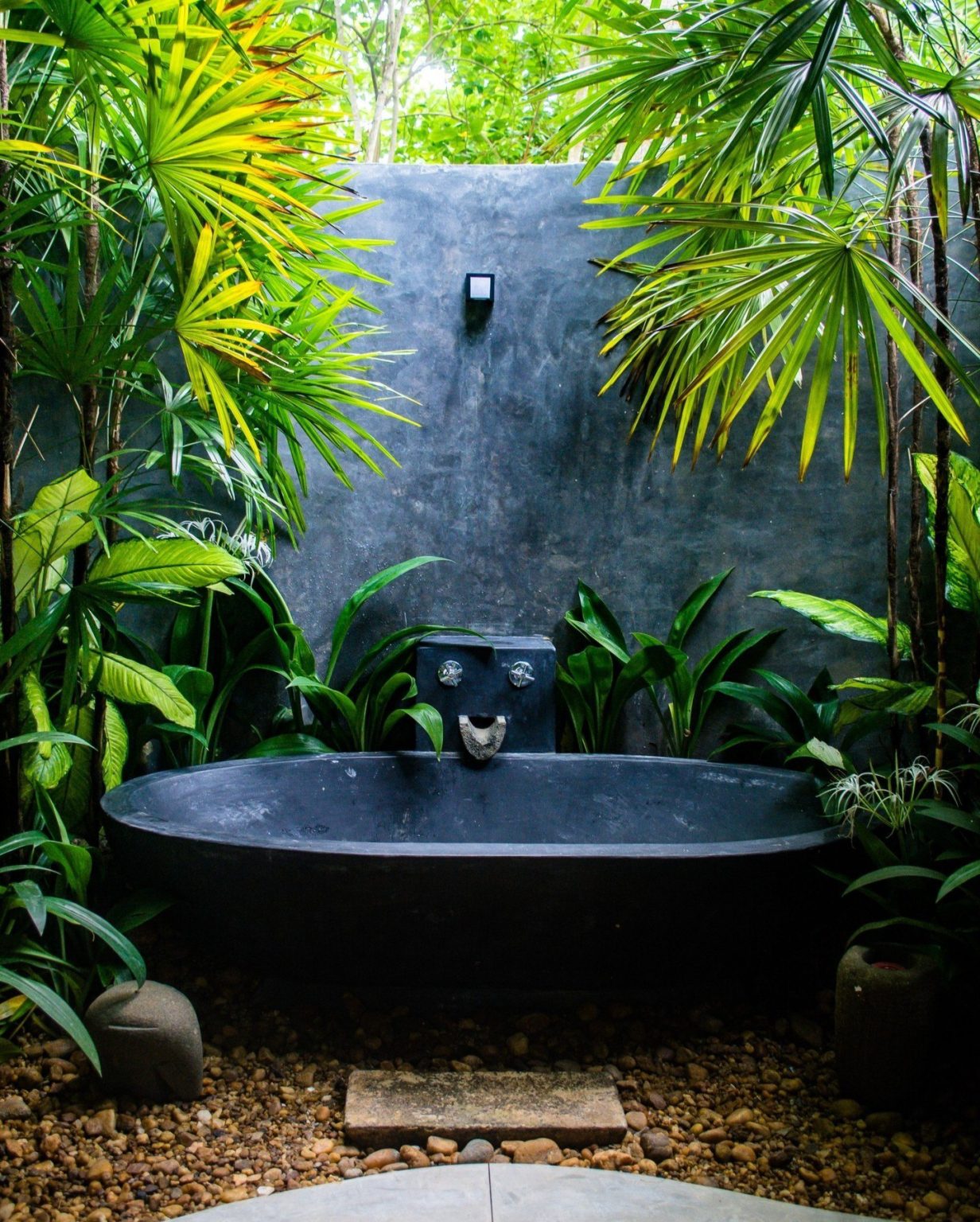 Discover 35 Outdoor Bathroom Ideas for a Blissful Retreat - placeideal.com