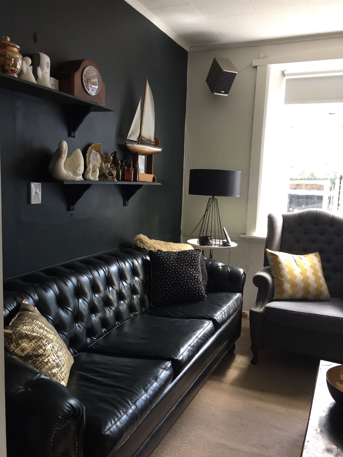 33 Black Sofa Living Room Ideas to Revamp Your Space | Comfy and Chic ...