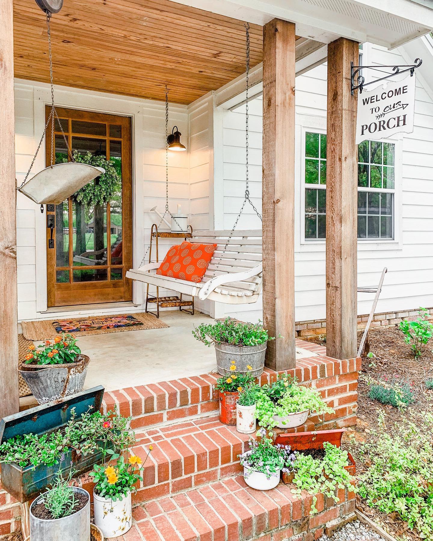 23 Vintage Front Porch Designs That Invite You Home - placeideal.com