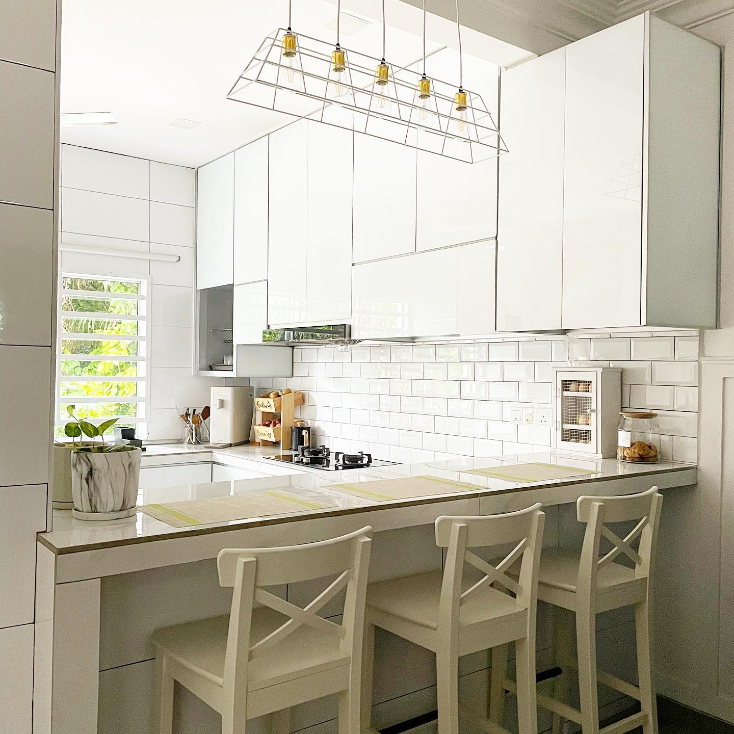 30 White Kitchen Ideas To Brighten Your Space In 2025 Elegant Designs 17 25 