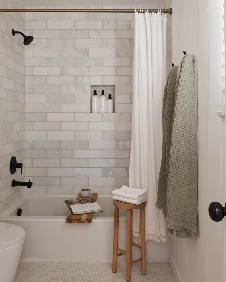 34 Creative Narrow Bathroom Ideas to Transform Your Space - placeideal.com