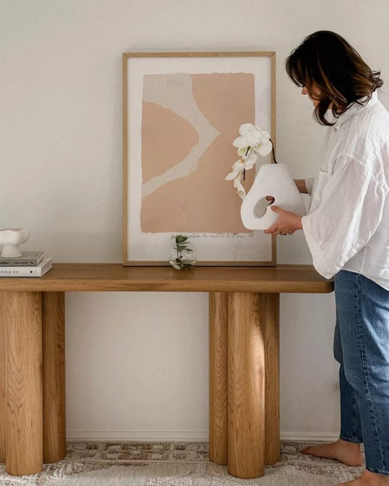 Top 35 Console Table Hallway Ideas for a Home Entrance