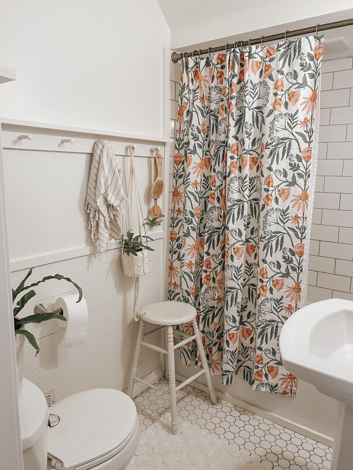 31 Budget-Friendly Bathroom Decor Ideas to Revitalize Your Space ...