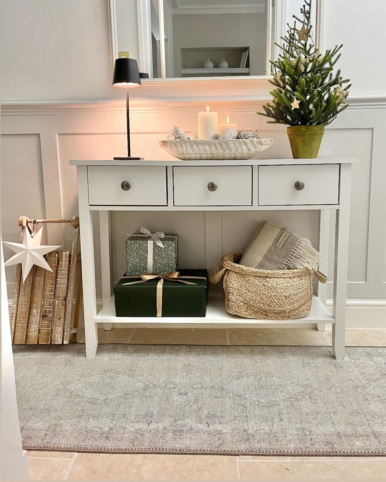 Top 35 Console Table Hallway Ideas for a Welcoming Home Entrance ...