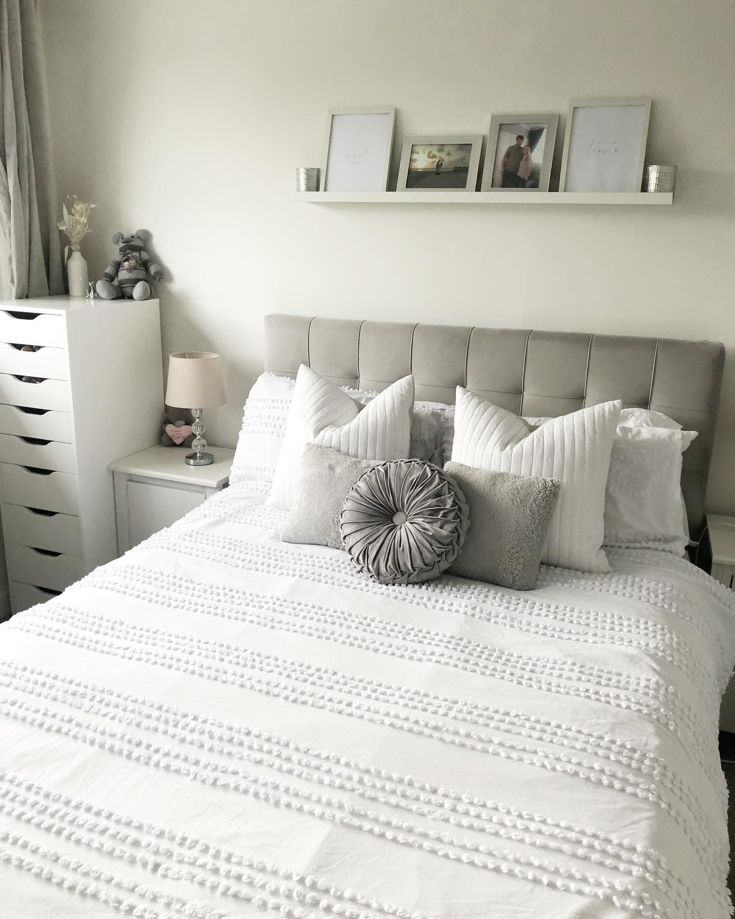 30 Grey Bedroom Ideas for a Trendy and Relaxing Retreat | Design Inspo ...