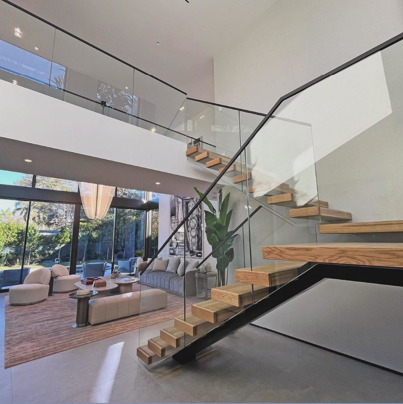 29 Glass Staircase Ideas: Elegance Meets Modern Design - placeideal.com