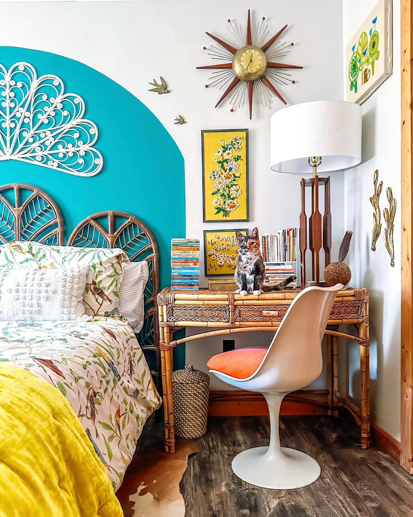 32 Vintage Bedroom Ideas for Charming Retro-Inspired Spaces ...