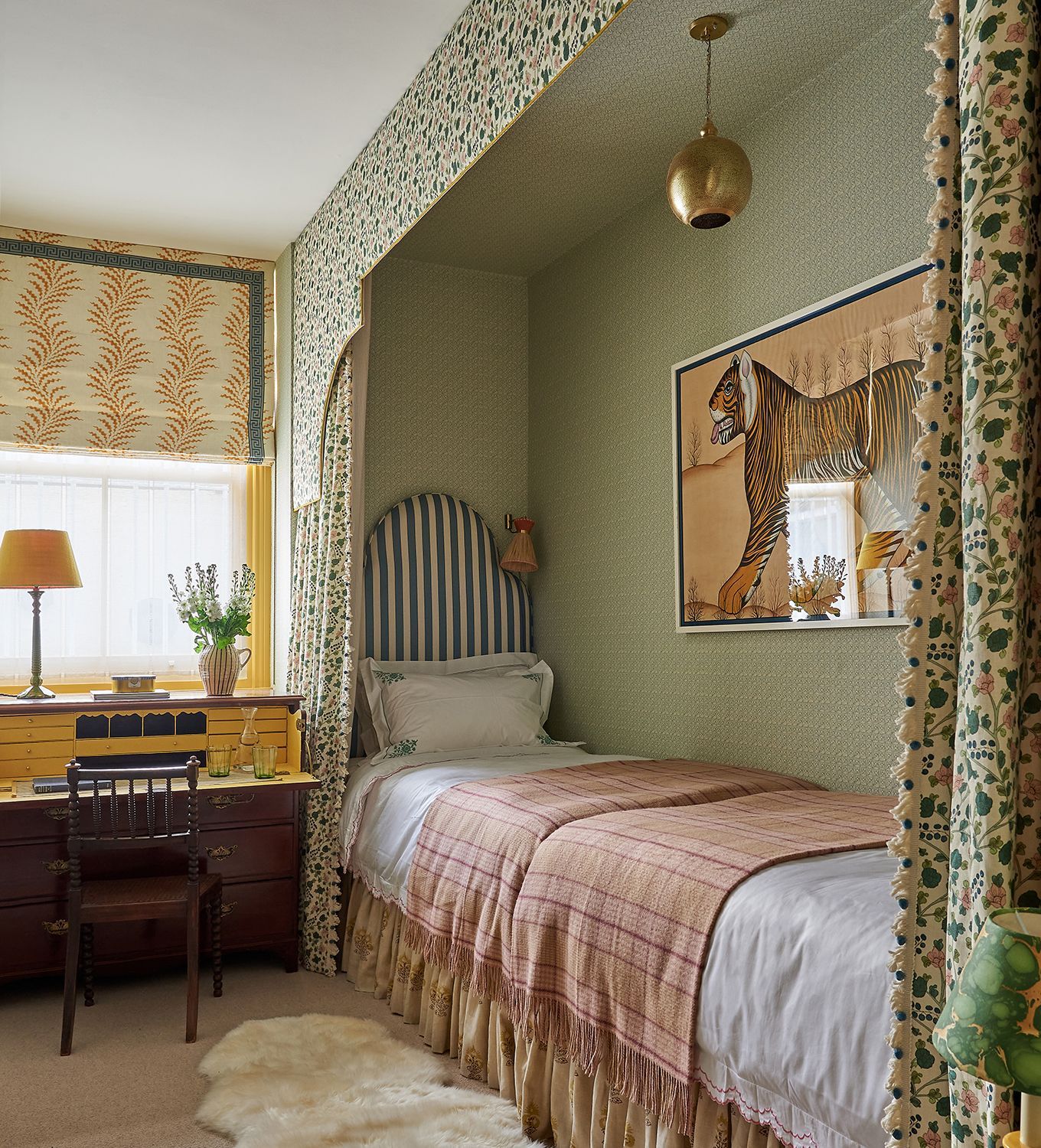 33 Small Bedroom Ideas: Transform Tiny Spaces into Chic Retreats - placeideal.com