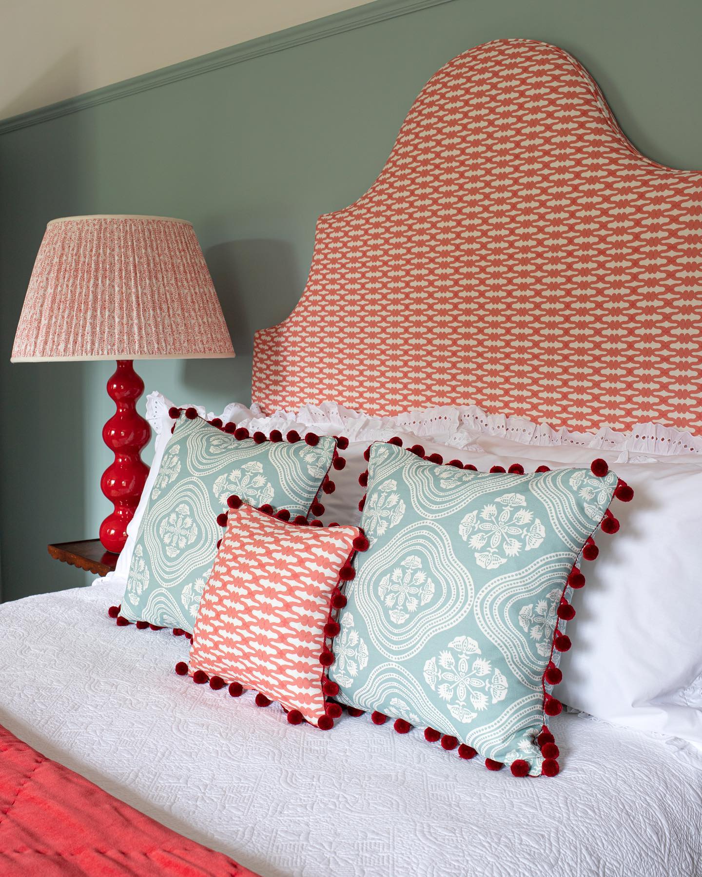 Enliven Your Space: 29 Red Bedroom Ideas for Passionate Decor ...