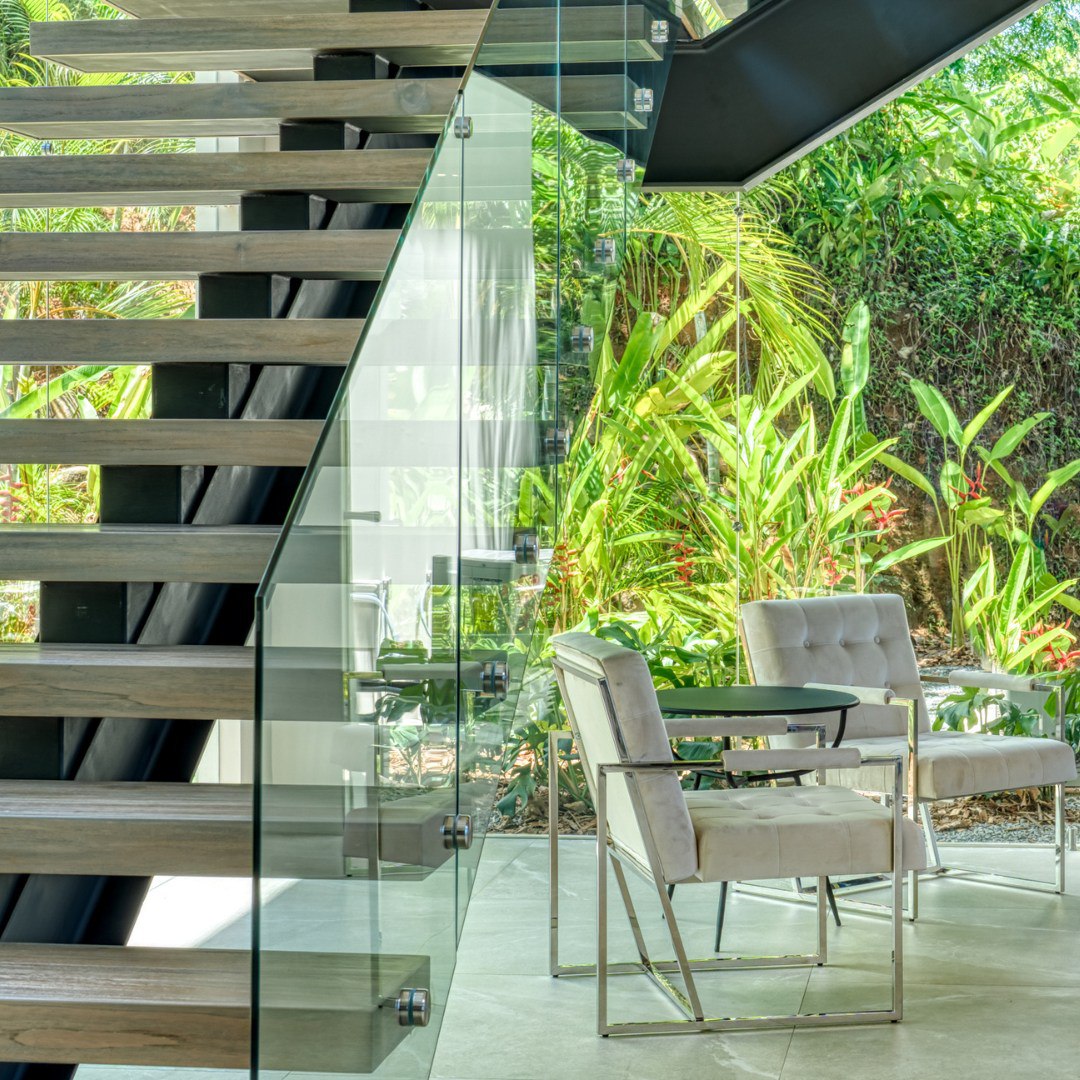29 Glass Staircase Ideas: Elegance Meets Modern Design - placeideal.com
