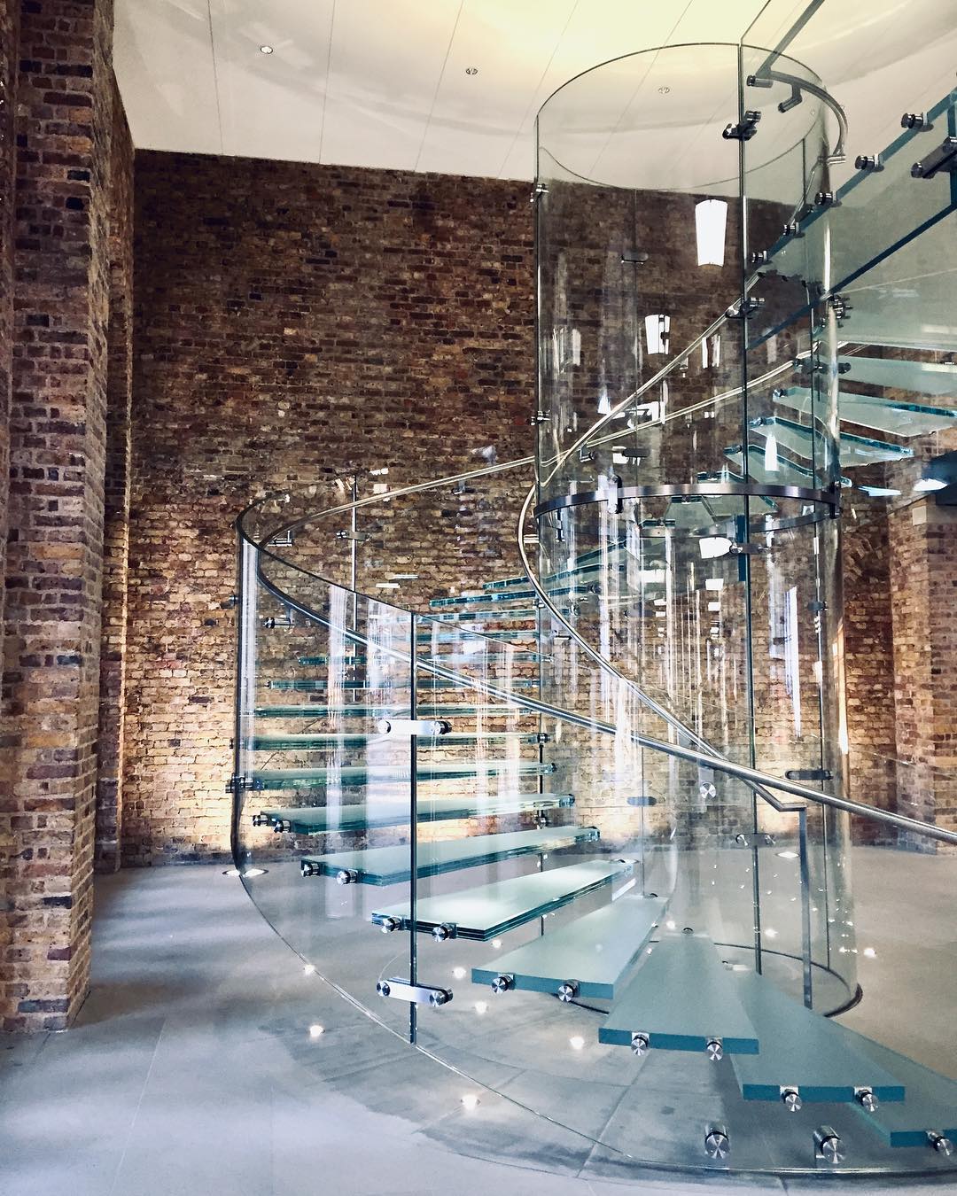 29 Glass Staircase Ideas: Elegance Meets Modern Design - placeideal.com