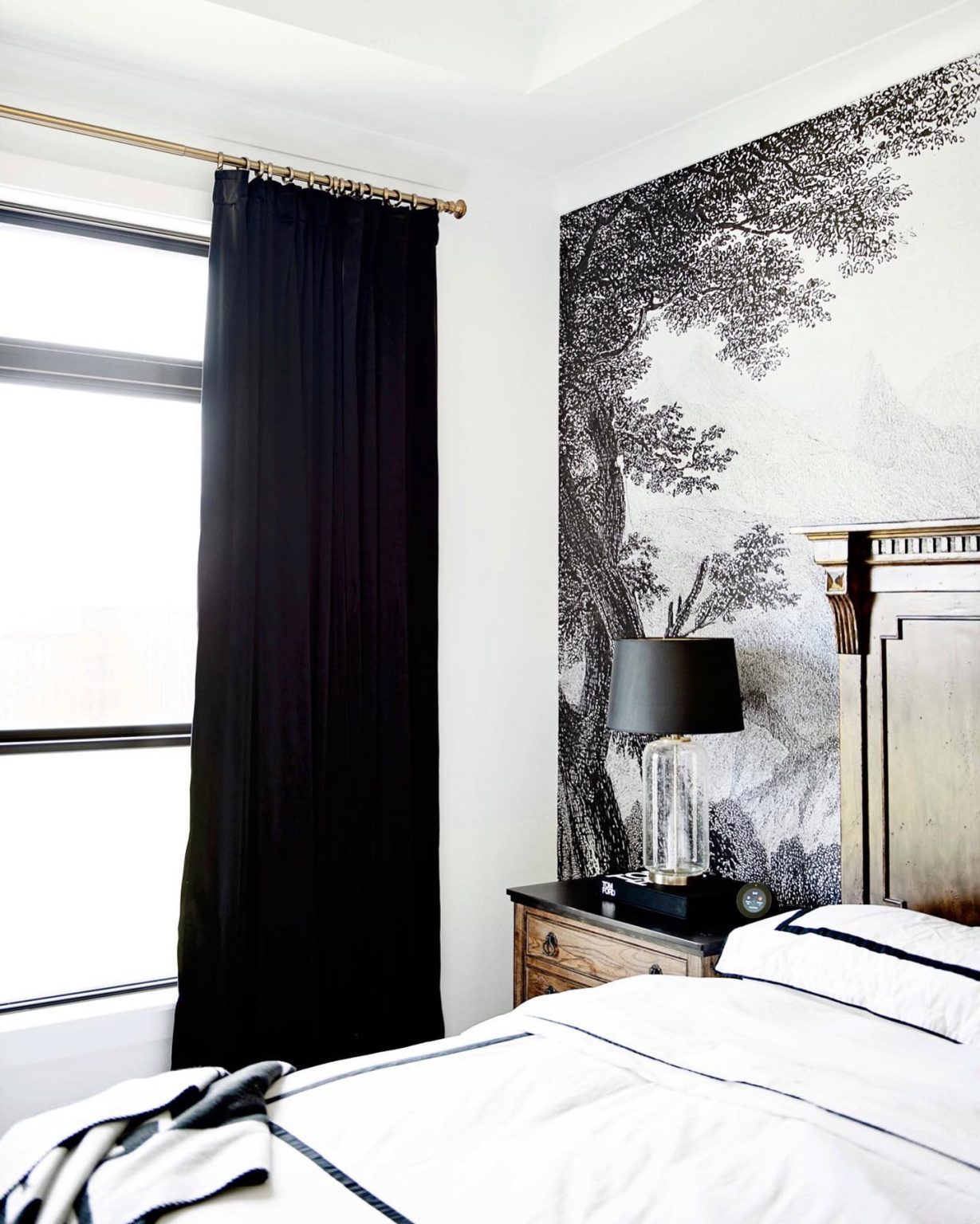 Discover 36 Black and White Bedroom Ideas for Timeless Decor - Elegance ...
