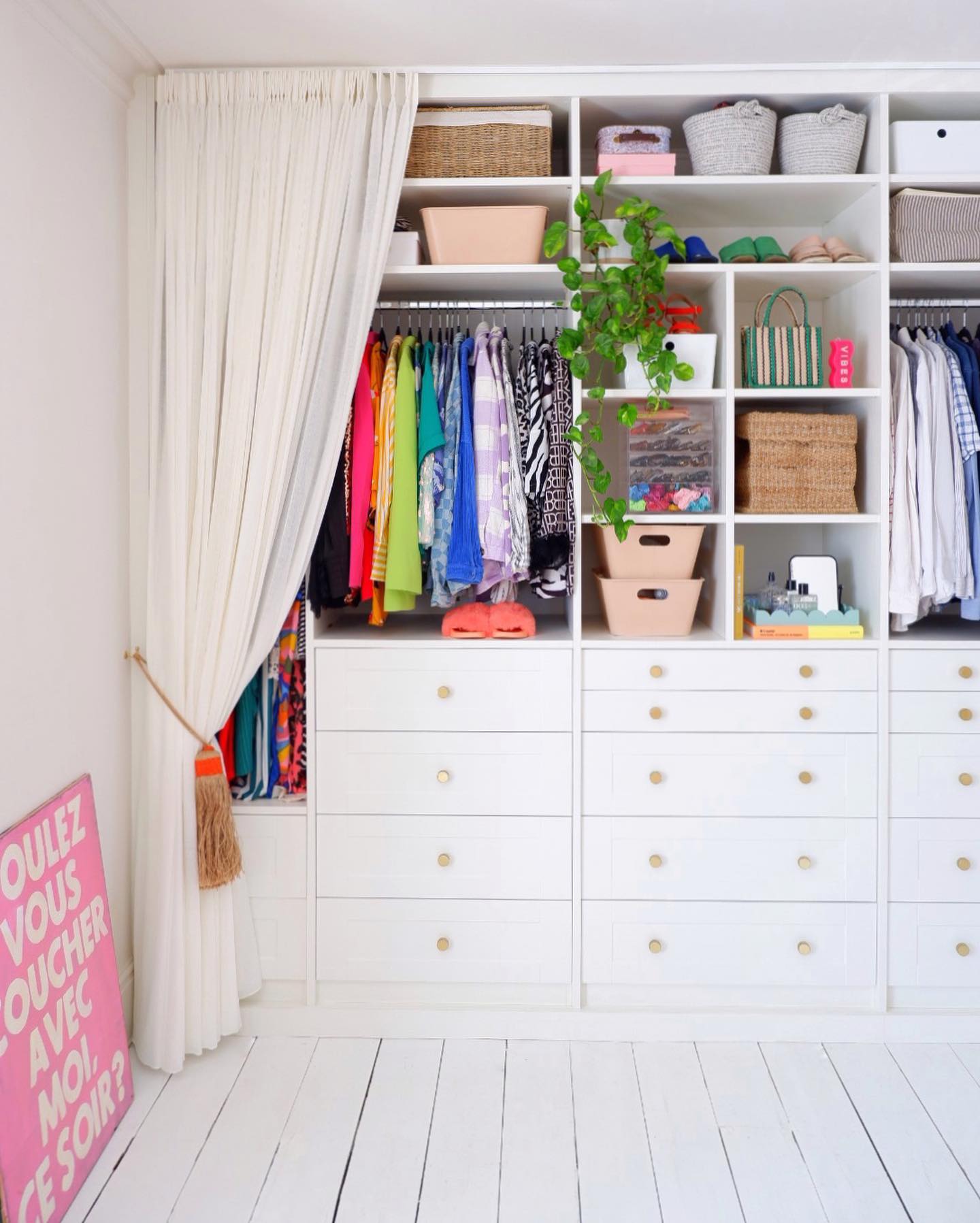 Maximize Space with 32 Bedroom Storage Ideas | Smart & Stylish ...