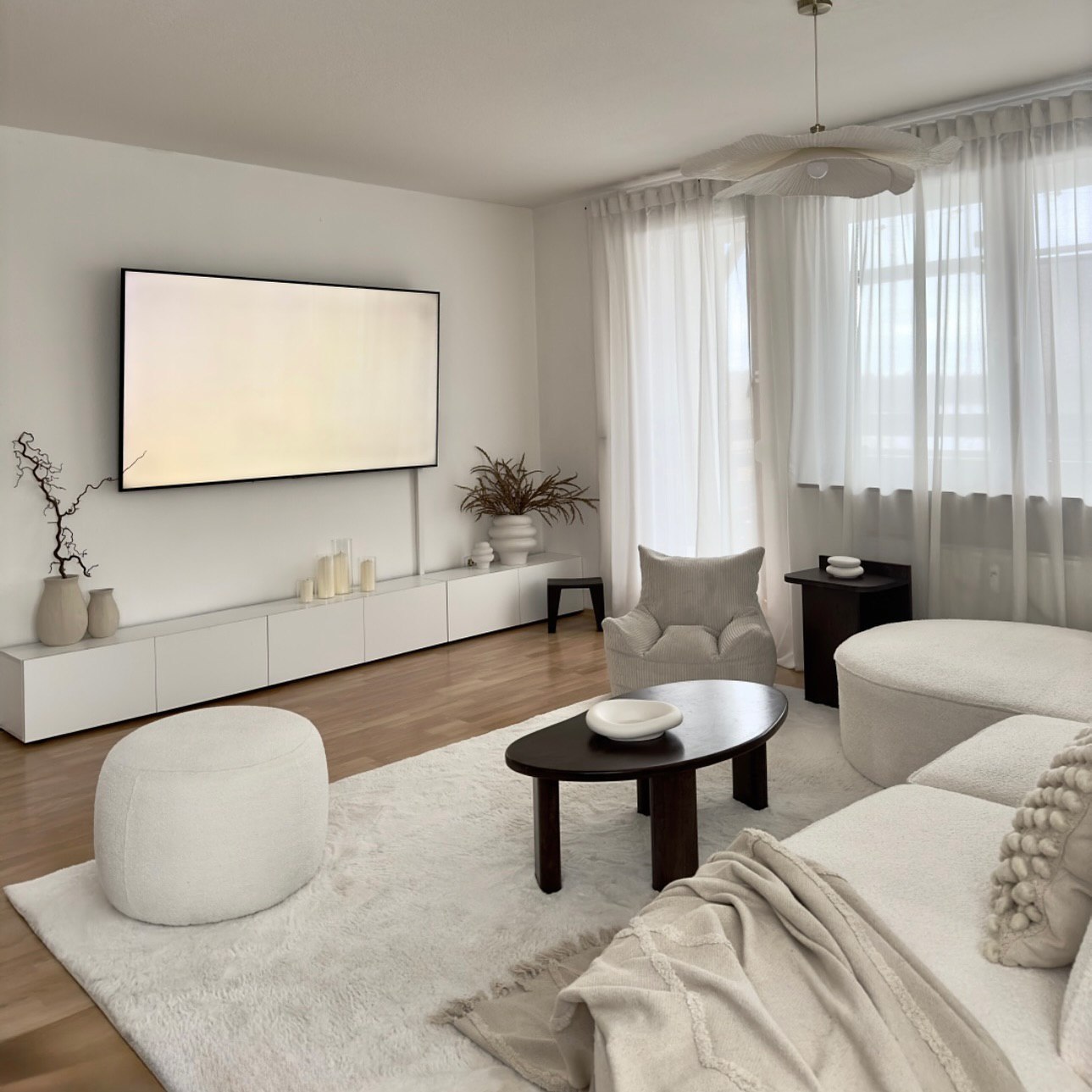Curated visual reference: Gallery Detail: 31 Minimalist Living Rooms To Inspire Your Stylish Sanctuary