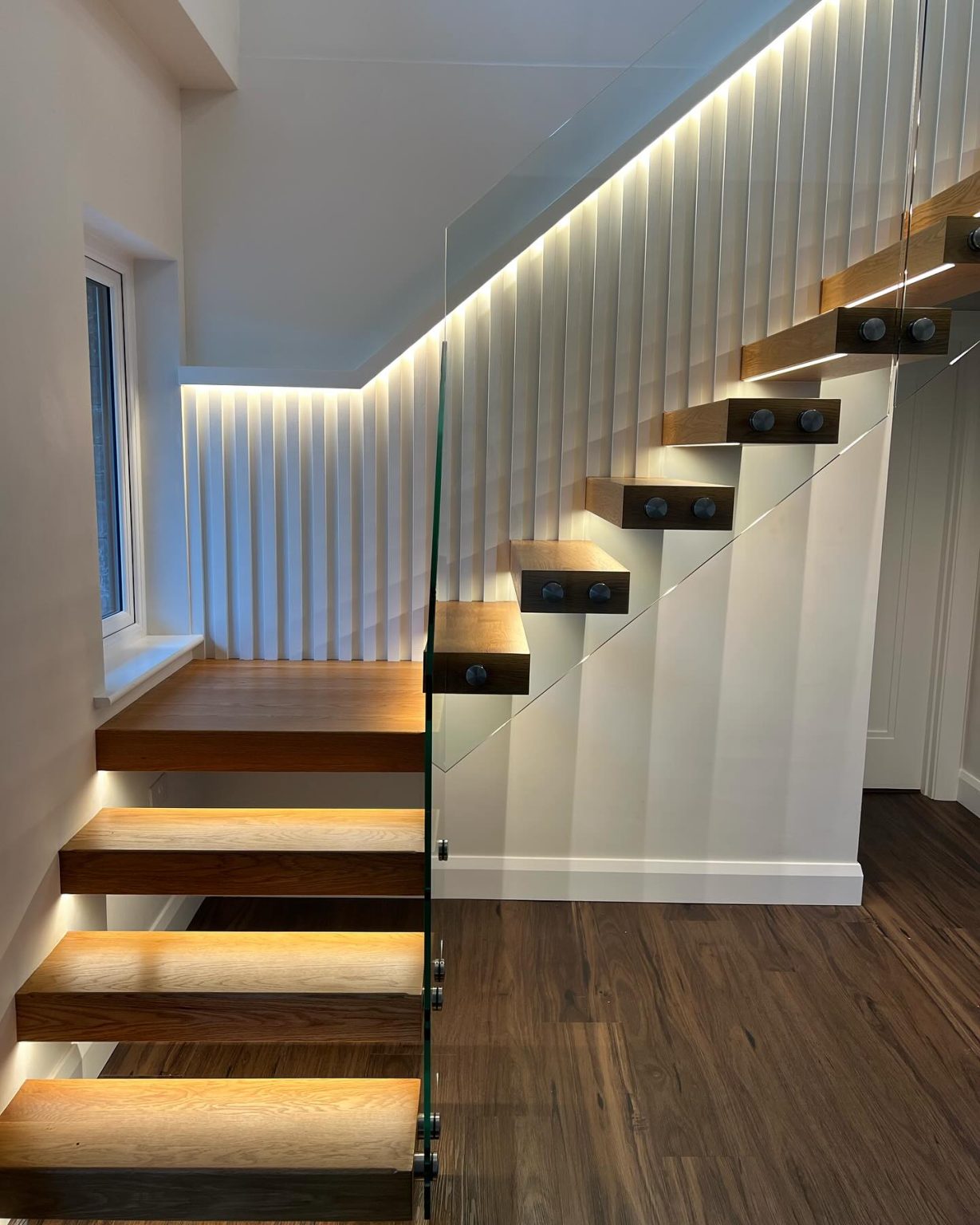 29 Glass Staircase Ideas: Elegance Meets Modern Design - placeideal.com