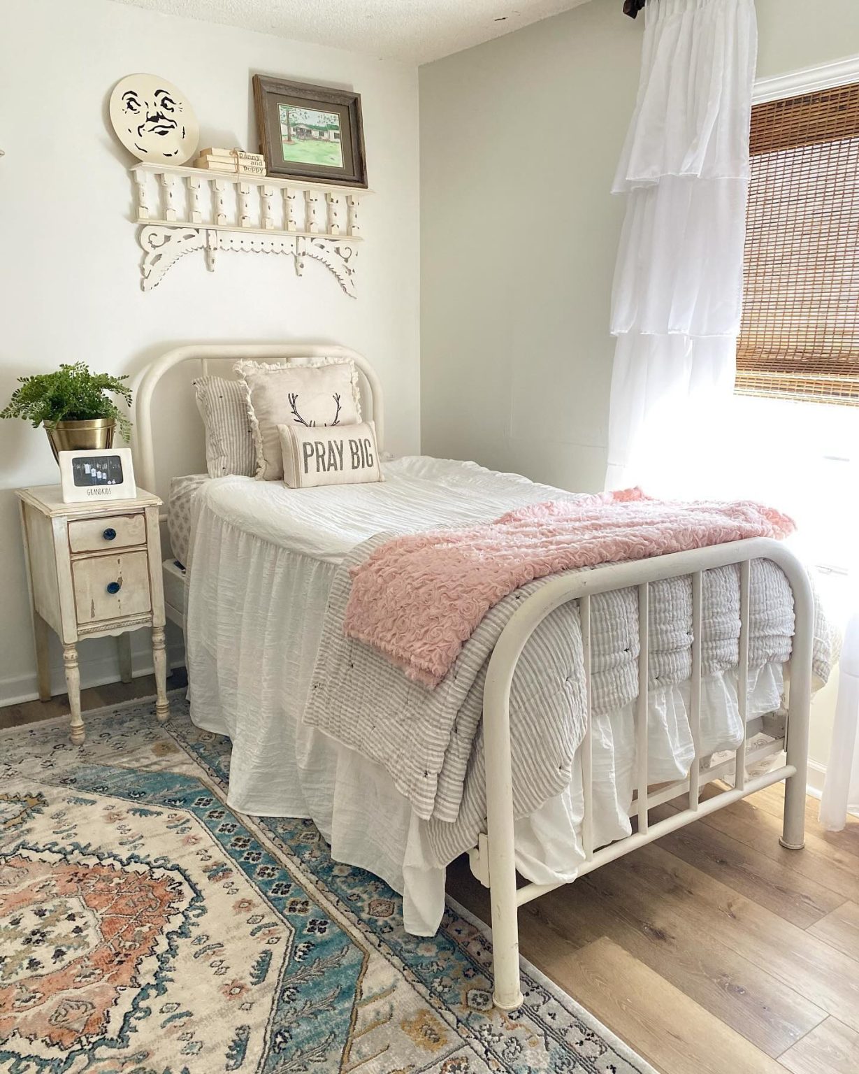 32 Vintage Bedroom Ideas for Charming Retro-Inspired Spaces ...