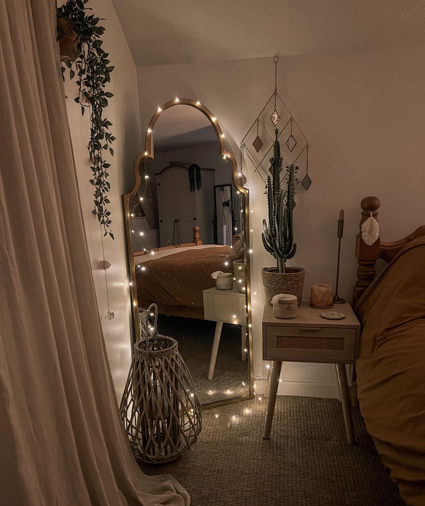 33 Bedroom Mirror Ideas: Elevate Your Space with Stylish Reflections ...