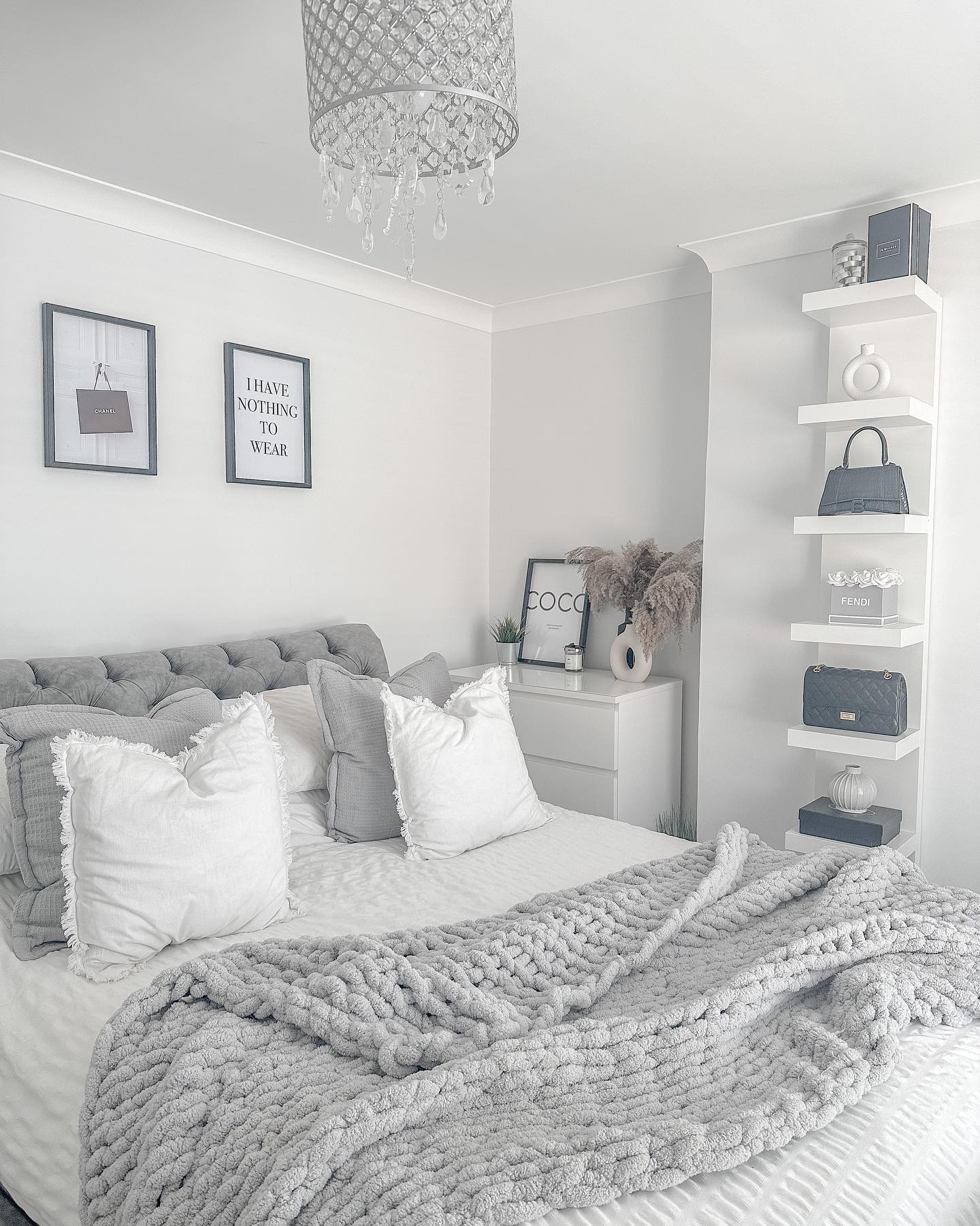 30 Grey Bedroom Ideas for a Trendy and Relaxing Retreat | Design Inspo ...