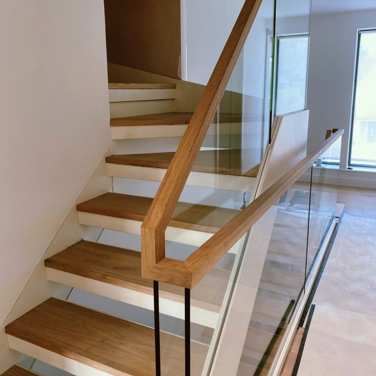 29 Glass Staircase Ideas: Elegance Meets Modern Design - placeideal.com