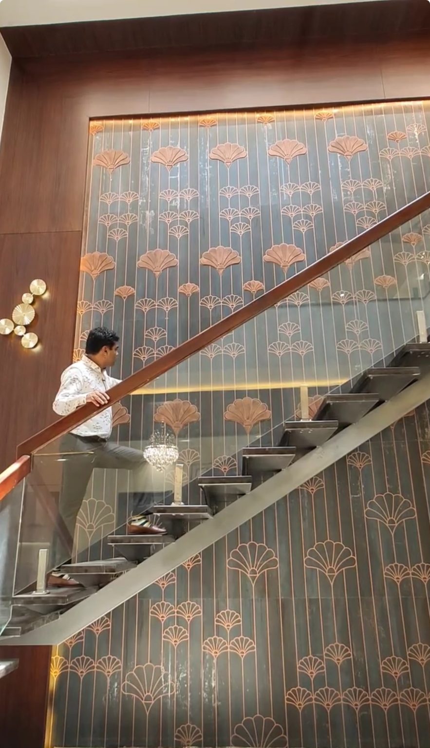 21 Tall Wall Decor Ideas to Elevate Your Home’s Aesthetic - placeideal.com