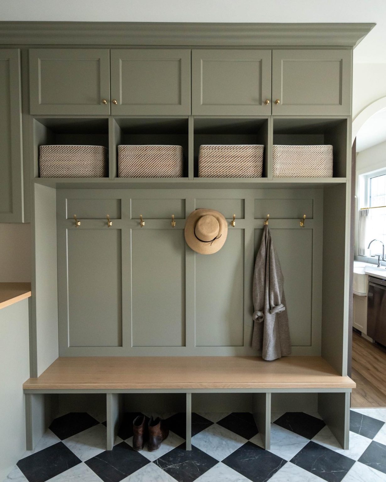 37 Mudroom Ideas - Enhance Your Home with Practical and Stylish Designs ...