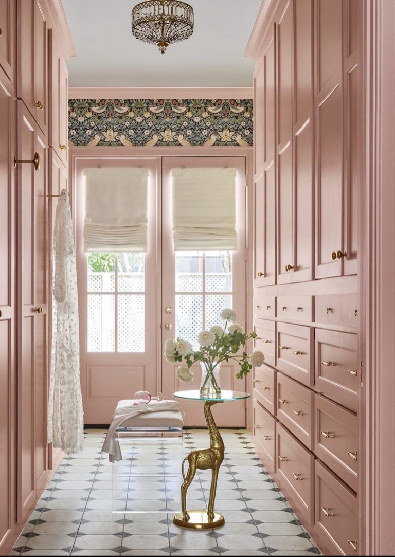 Picture of 32 Decorating Ideas for High Ceilings: Transform Your Living Room with ...