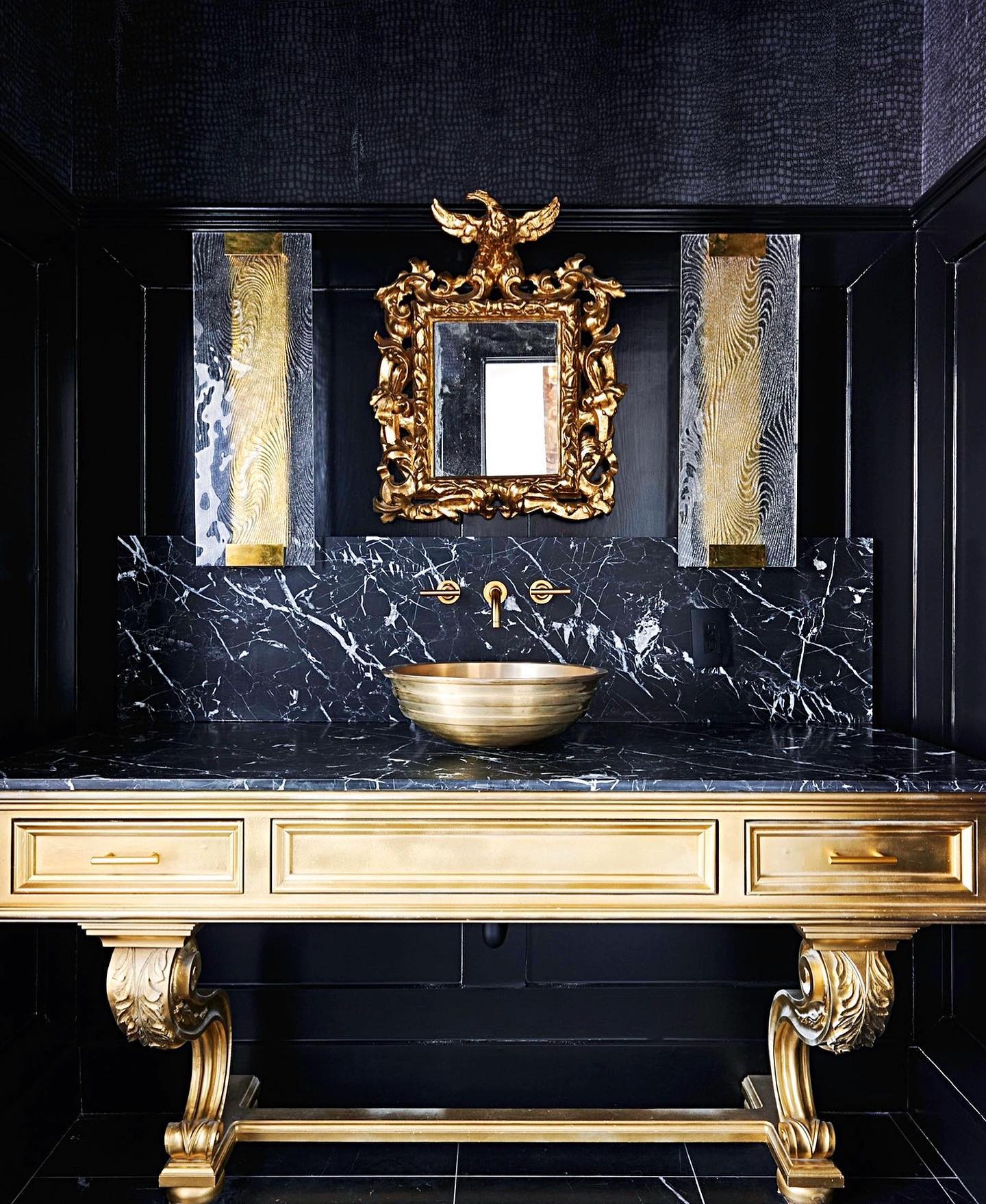 30 Gold and Black Decor Ideas to Elevate Your Home with Luxury and
