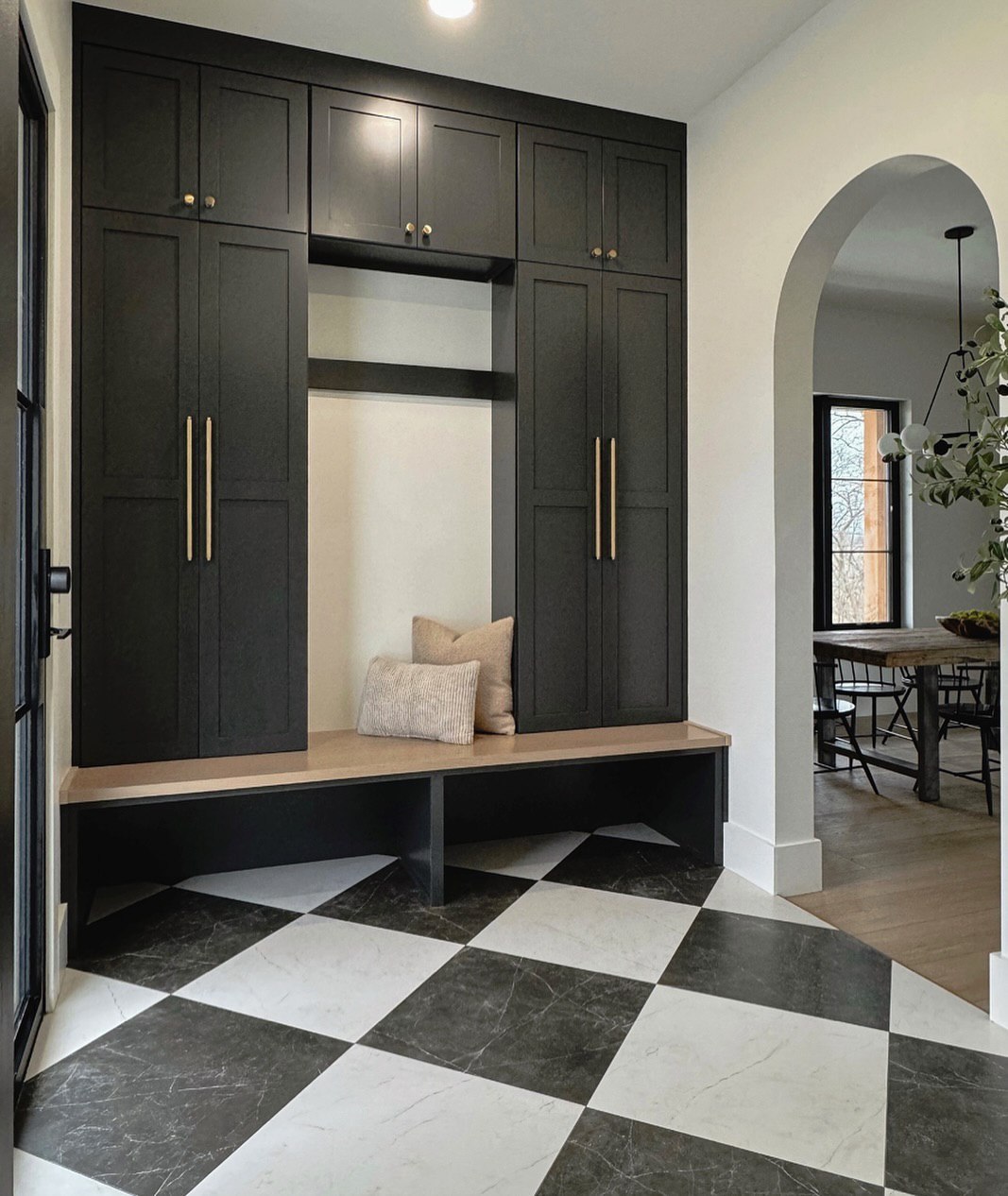 37 Mudroom Ideas - Enhance Your Home with Practical and Stylish Designs ...