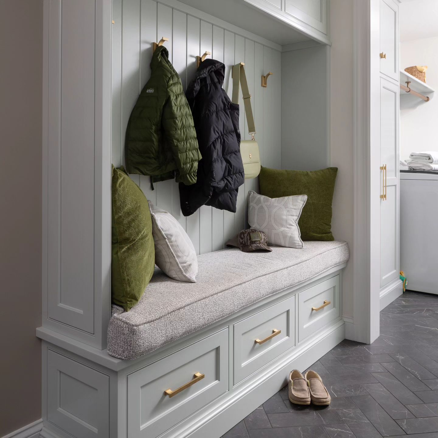 37 Mudroom Ideas - Enhance Your Home with Practical and Stylish Designs ...