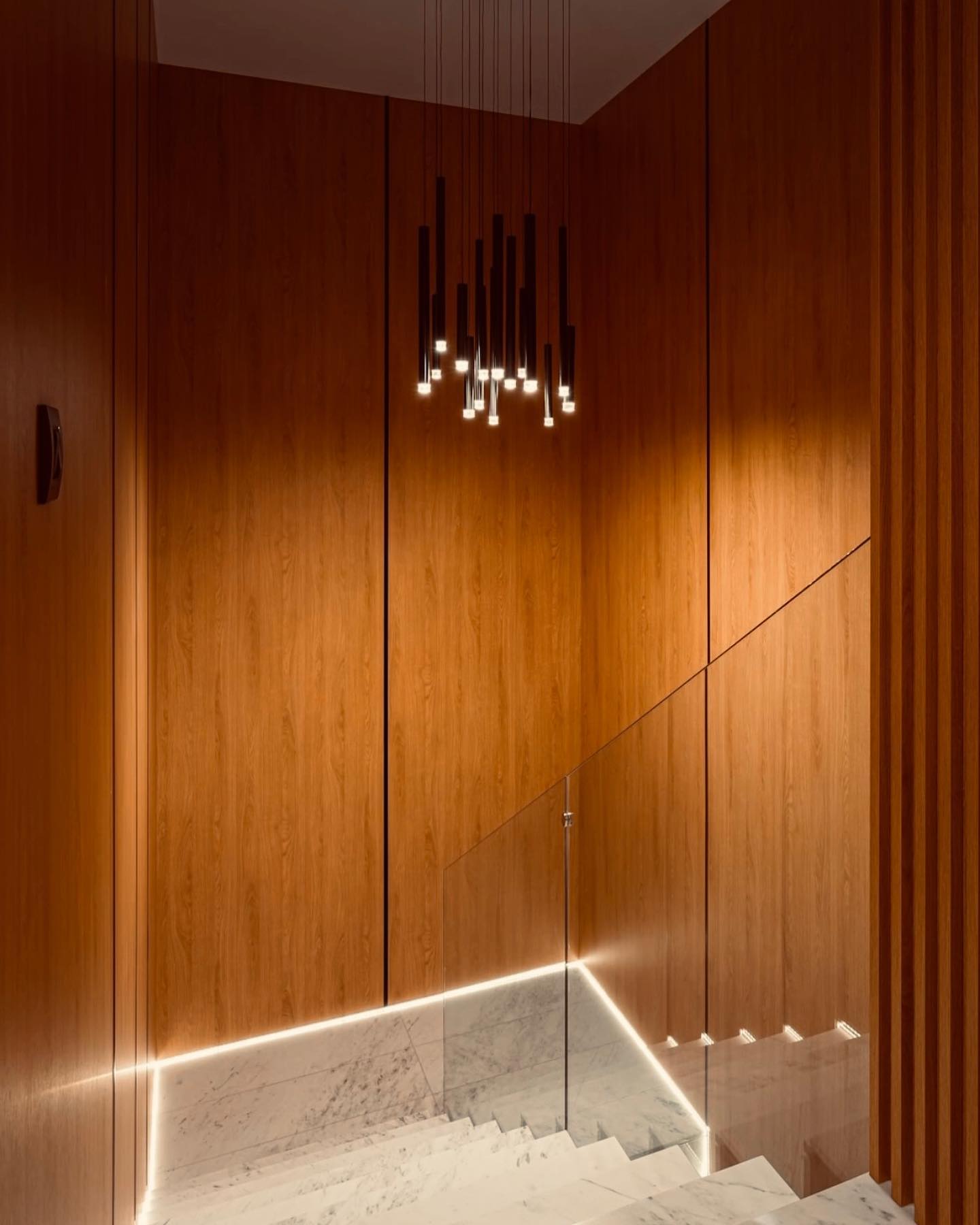 21 Tall Wall Decor Ideas to Elevate Your Home’s Aesthetic - placeideal.com