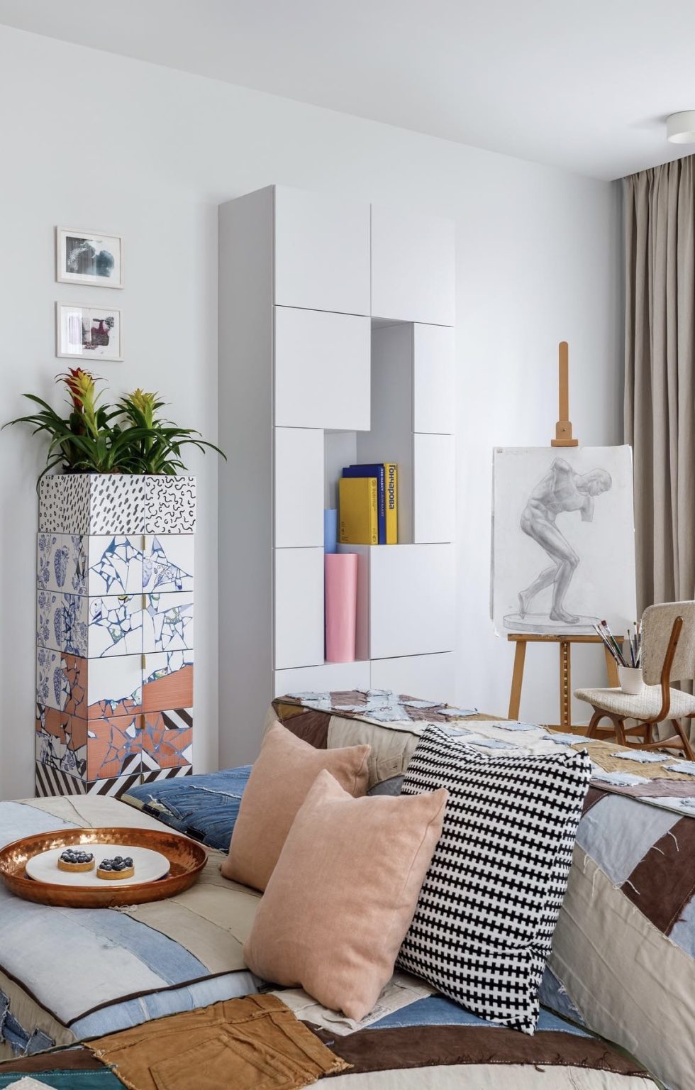 21 Tall Wall Decor Ideas to Elevate Your Home’s Aesthetic - placeideal.com