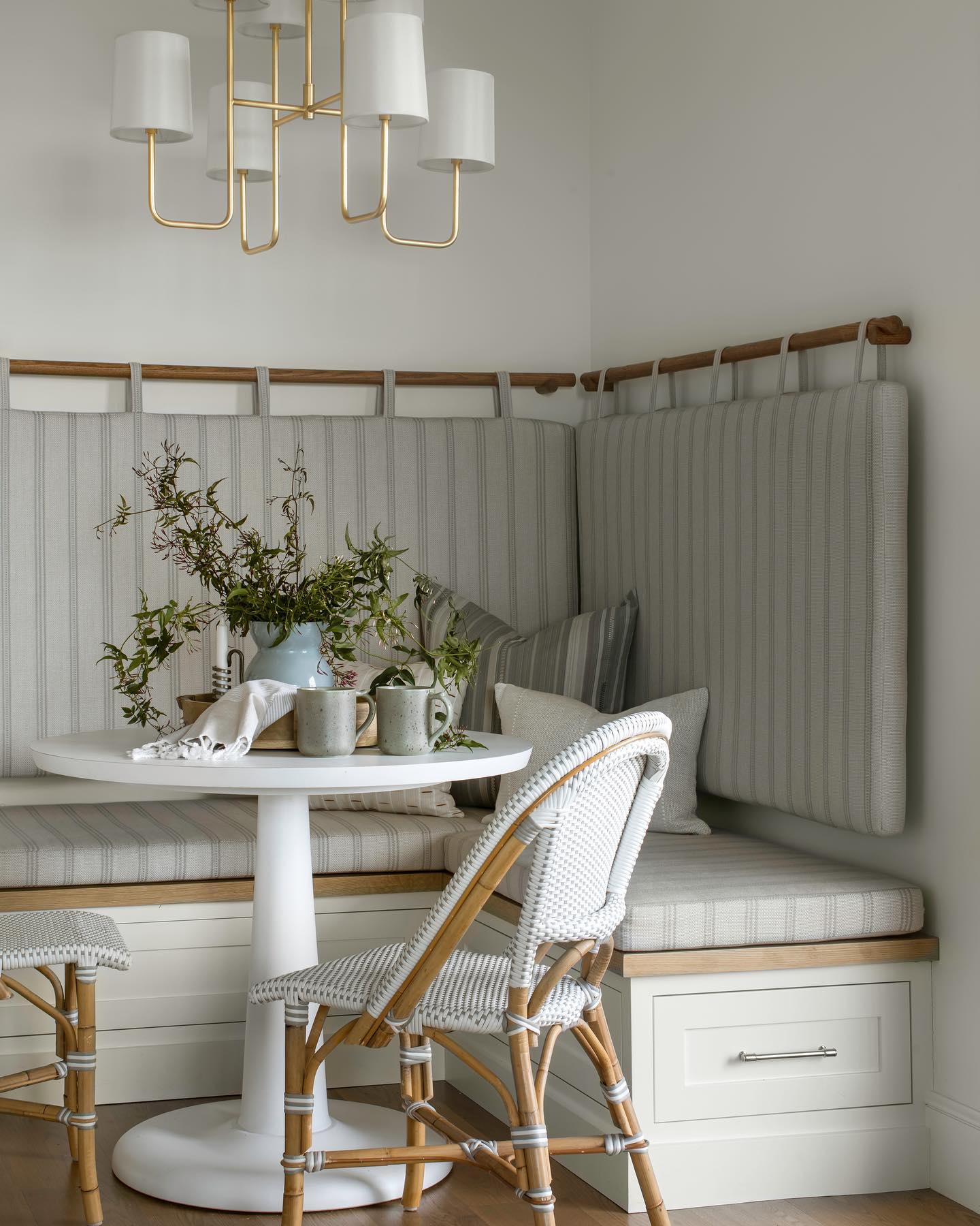 28 Stunning Coastal Dining Room Ideas for a Beach-Inspired Home ...