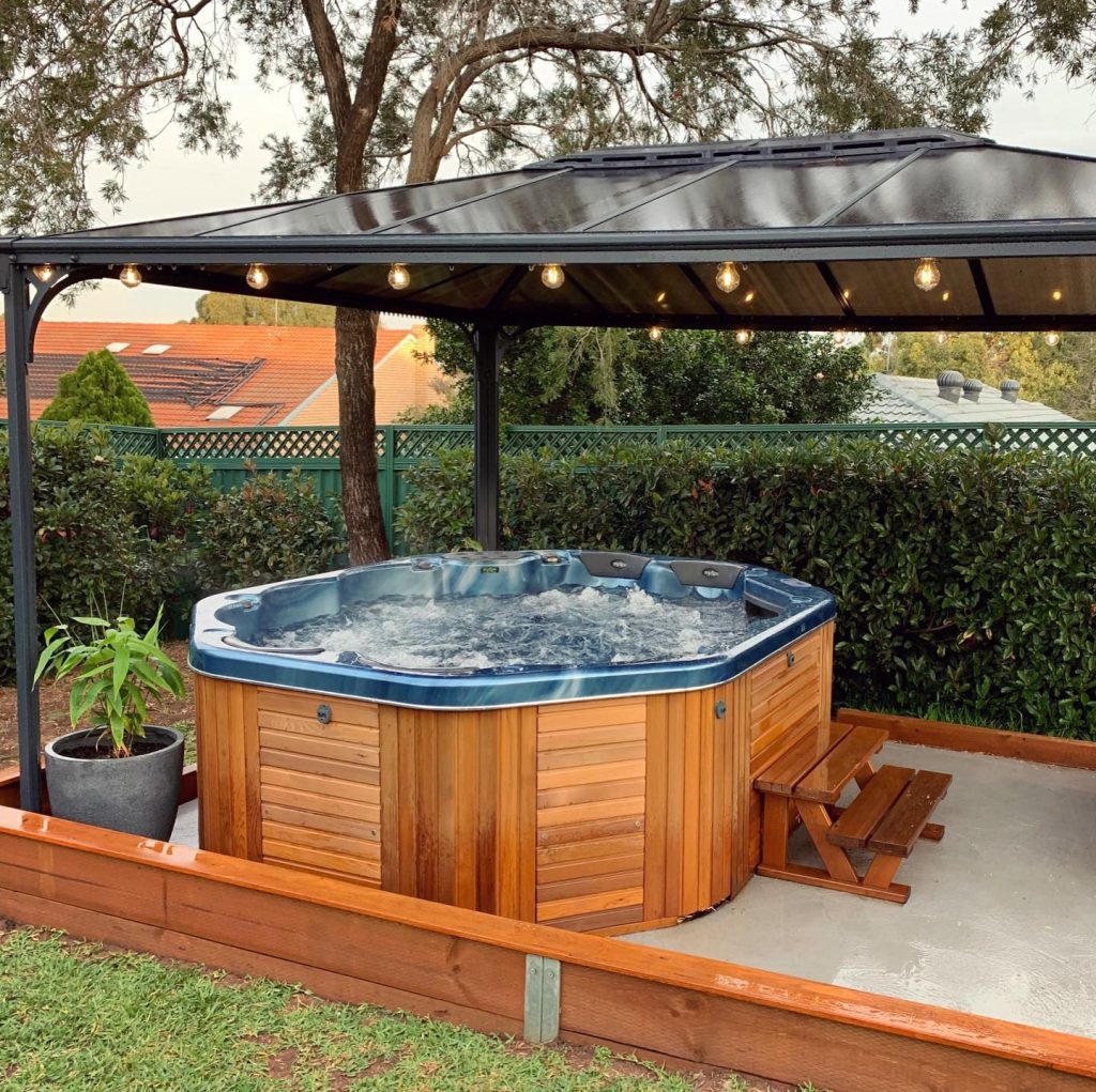 Discover 26 Outdoor Jacuzzi Ideas to Transform Your Patio and Backyard ...