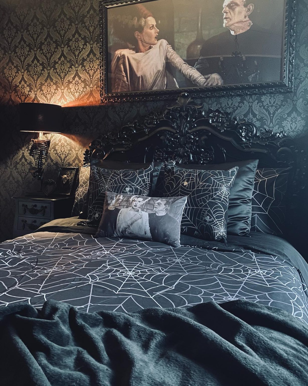 32 Gothic Bedroom Ideas: Transform Your Space with Dark Elegance and ...