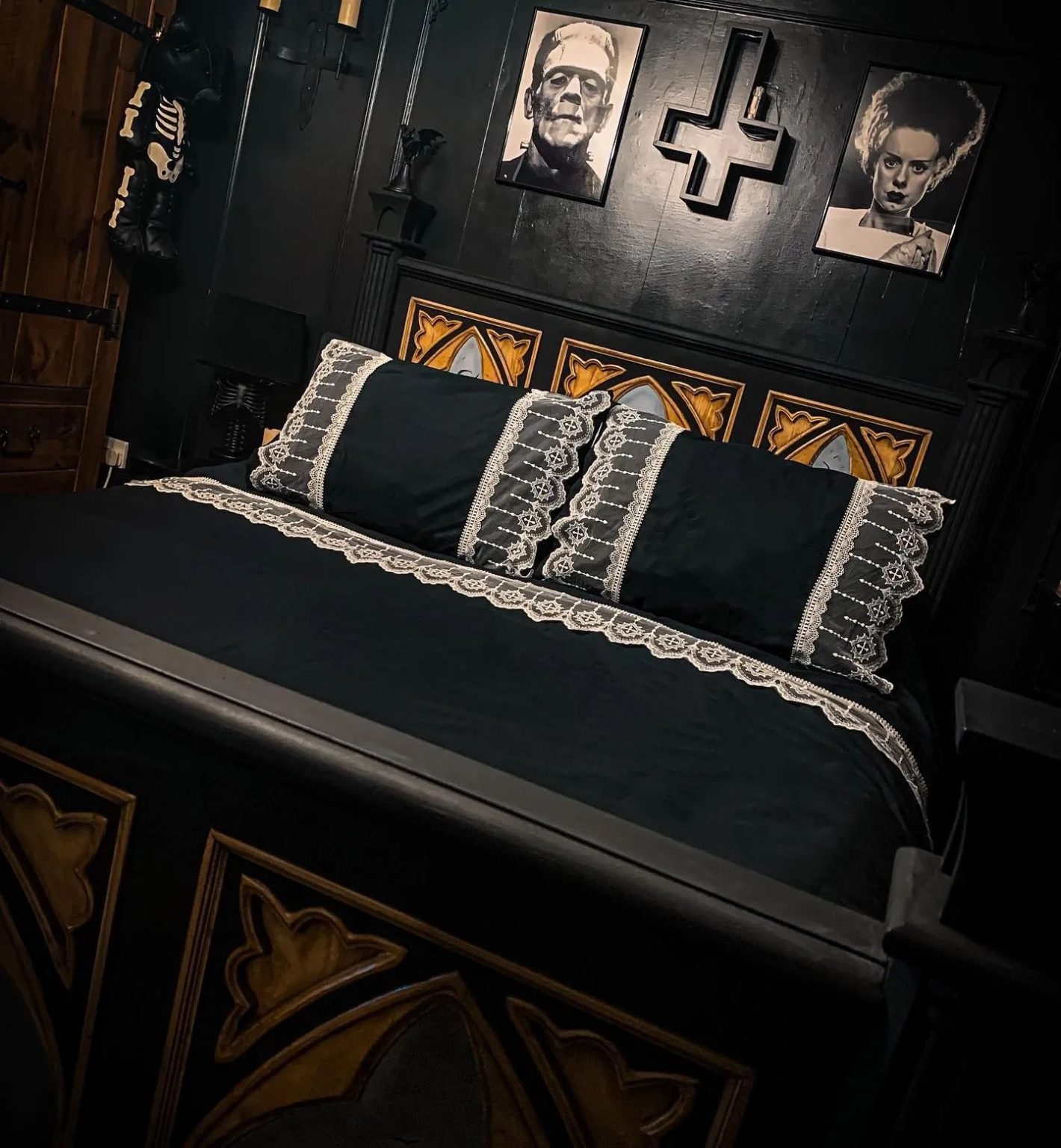 32 Gothic Bedroom Ideas: Transform Your Space with Dark Elegance and ...