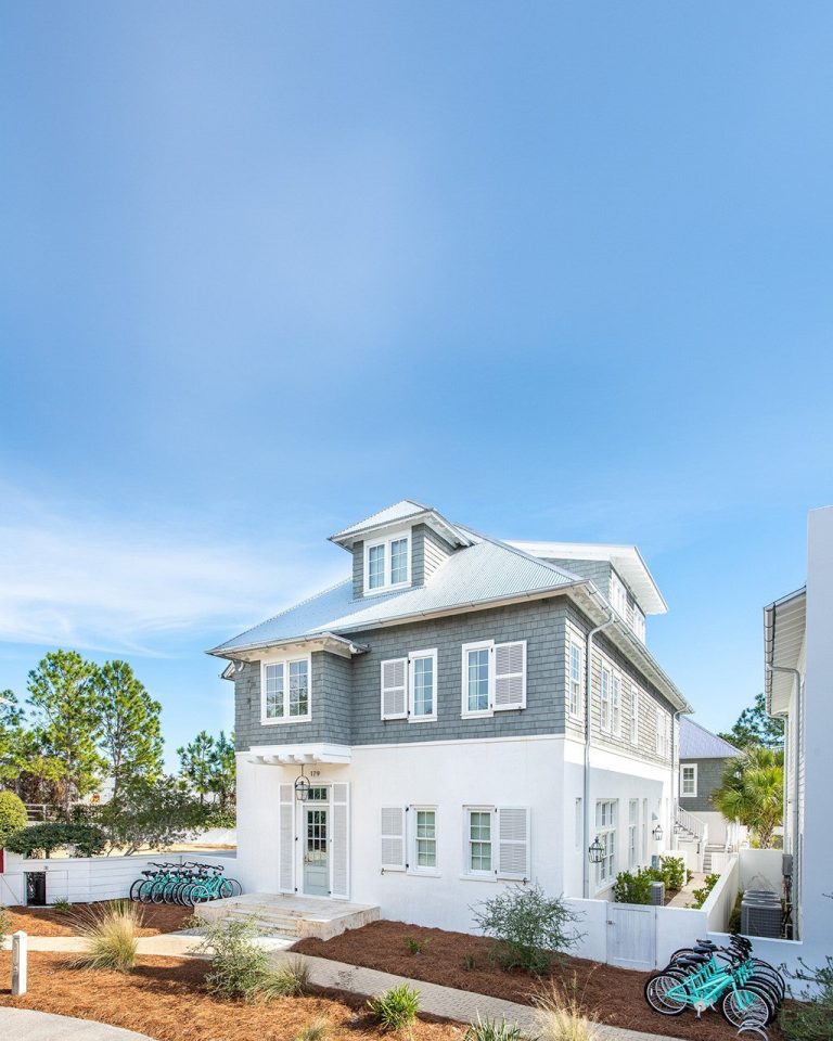 28 Coastal Cottage Exterior Designs to Inspire Your Dream Beachside ...
